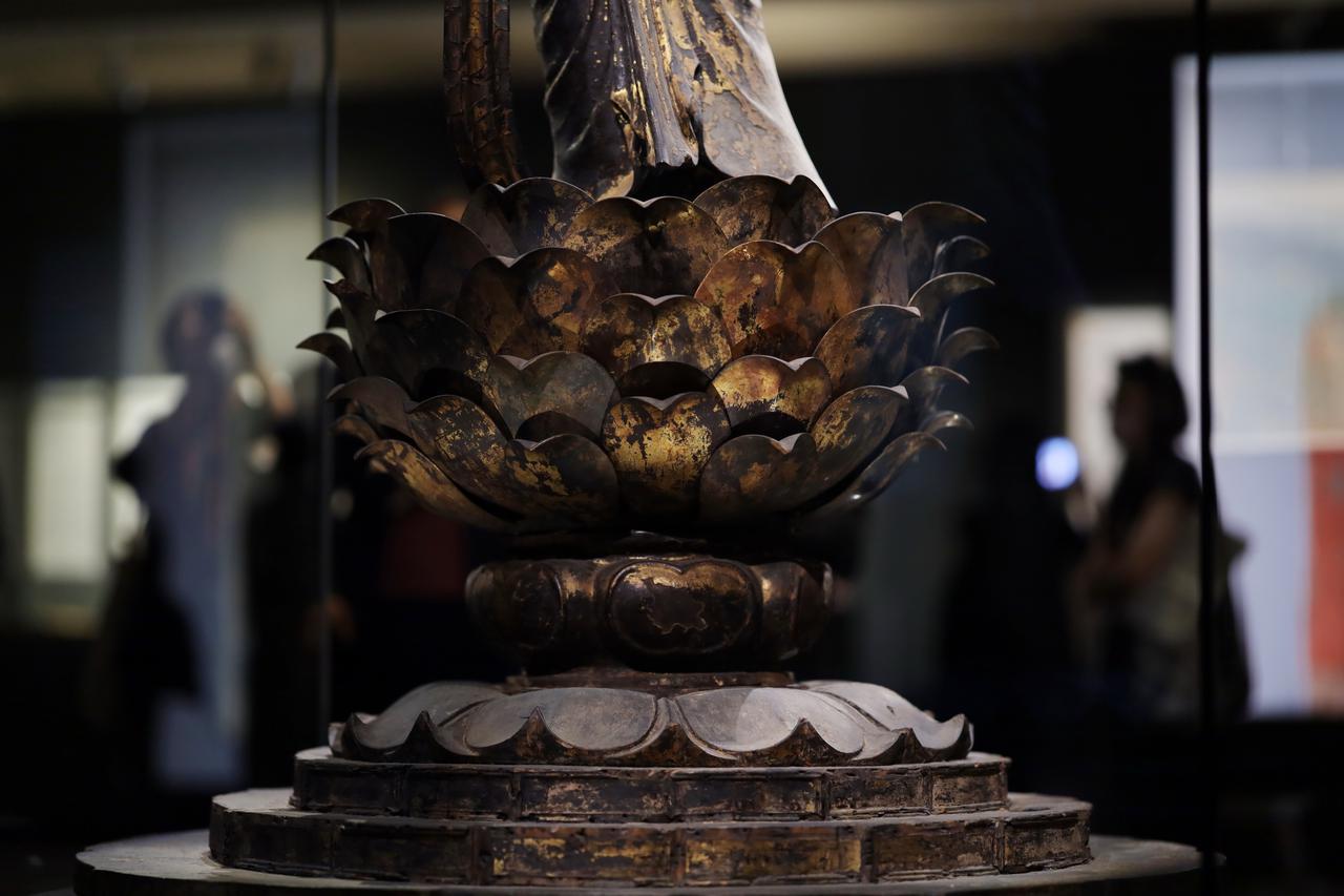 画像: 国宝 十一面観音菩薩立像 (部分・蓮台) 奈良時代・8世紀 奈良・聖林寺蔵