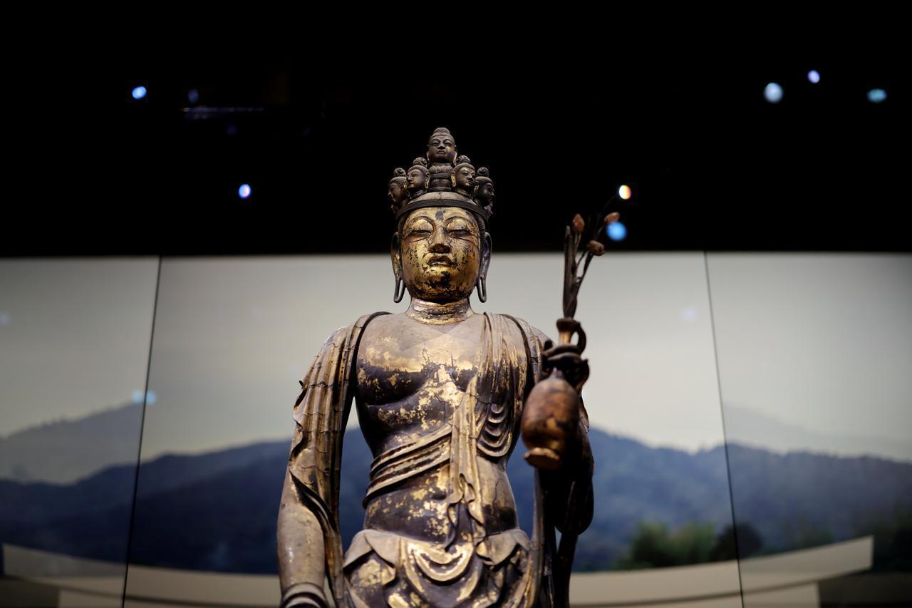 画像1: 国宝 十一面観音菩薩立像(部分) 奈良時代・8世紀 奈良・聖林寺蔵