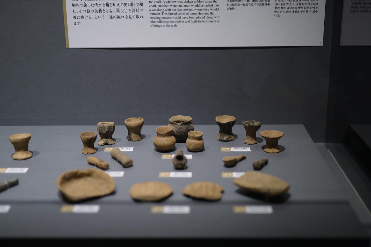 画像: 山ノ神遺跡出土品 古墳時代・5〜6世紀 東京国立博物館蔵 三輪山の禁足地の考古学調査で発掘された出土品。酒造りの道具を表していると思われる。