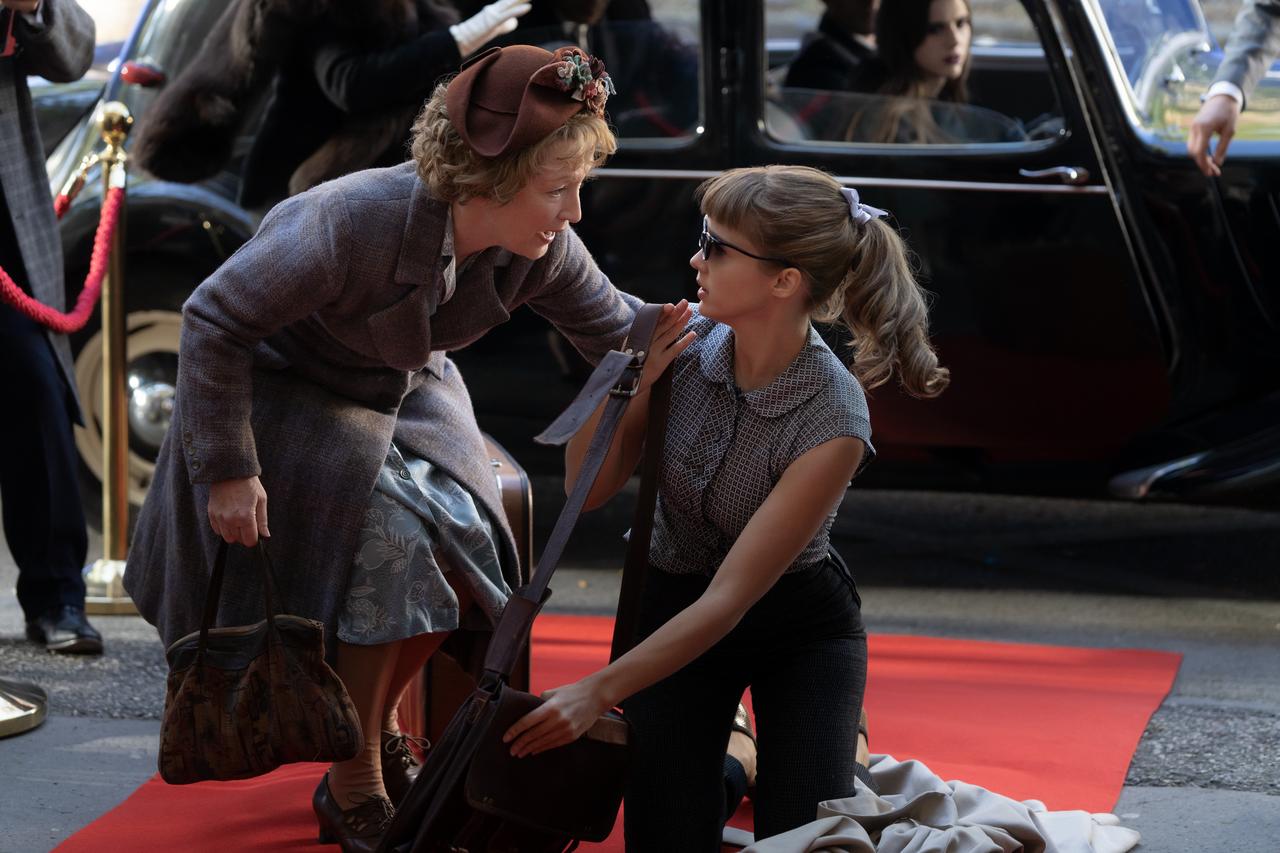 数々の名作を生みだしたポール・ギャリコの原作を映画化し、全米で大ヒット!レスリー・マンヴィル主演『ミセス・ハリス、パリへ行く』よりチャーミング