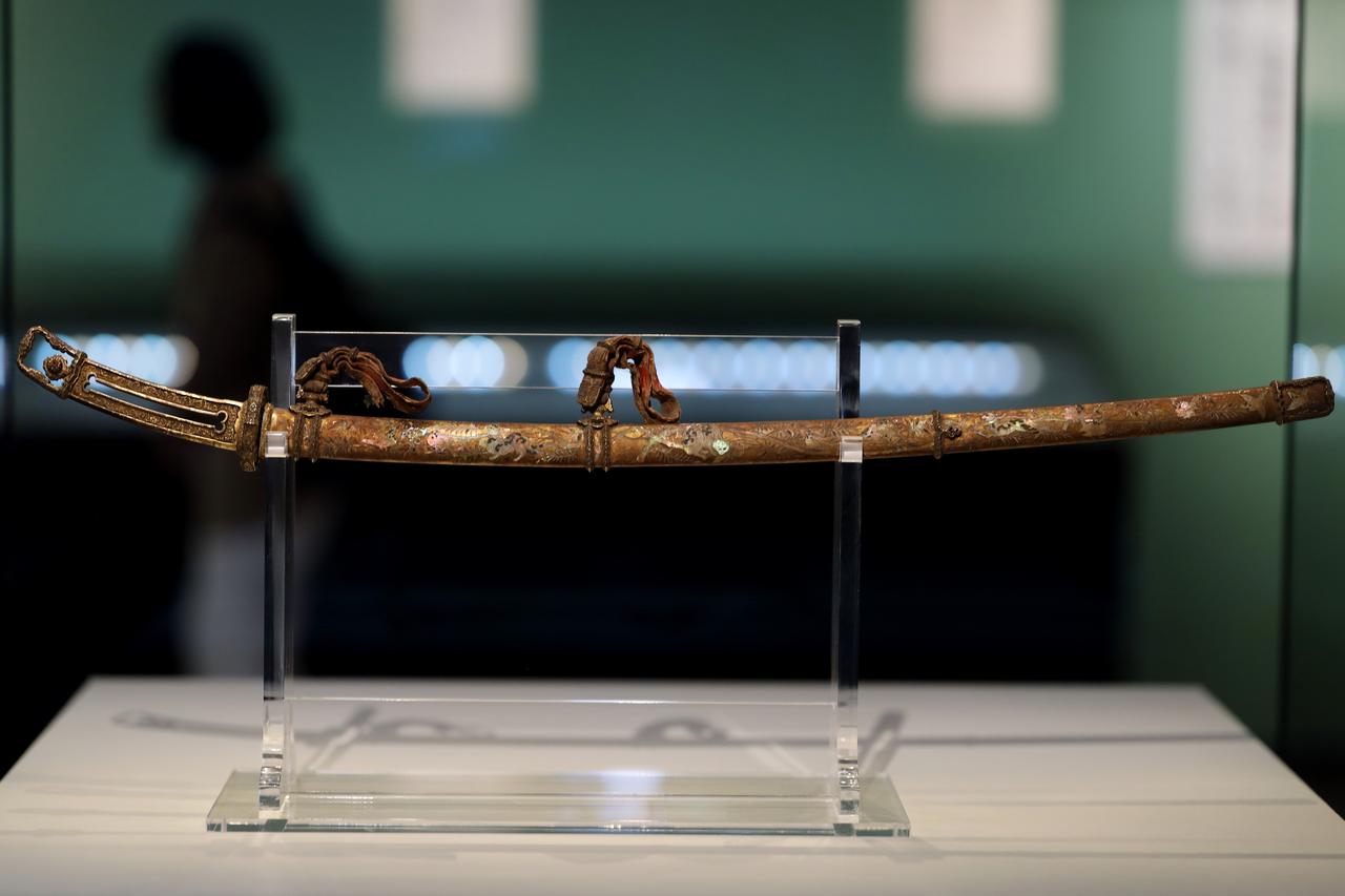 画像: 国宝 金地螺鈿毛抜形太刀　平安時代・12世紀 奈良・春日大社　展示期間：4月19日～5月18日