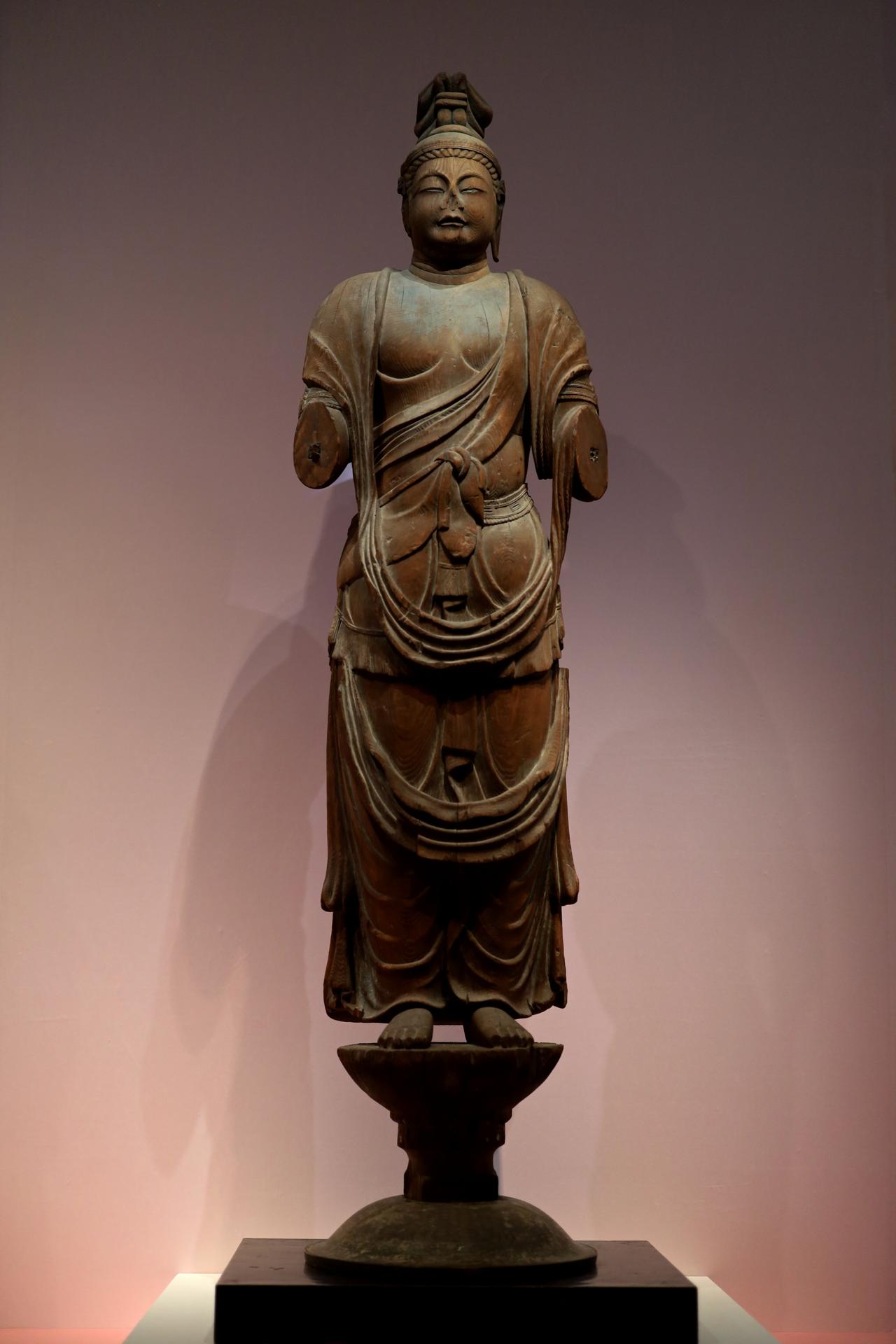 画像: 国宝　伝獅子吼菩薩立像　奈良時代・8世紀　奈良・唐招提寺 鑑真が日本に伴って来た唐の工人の作と考えられ、これら唐招提寺の一連の木像は平安時代以降の日本の彫刻の発展において重要な契機になった