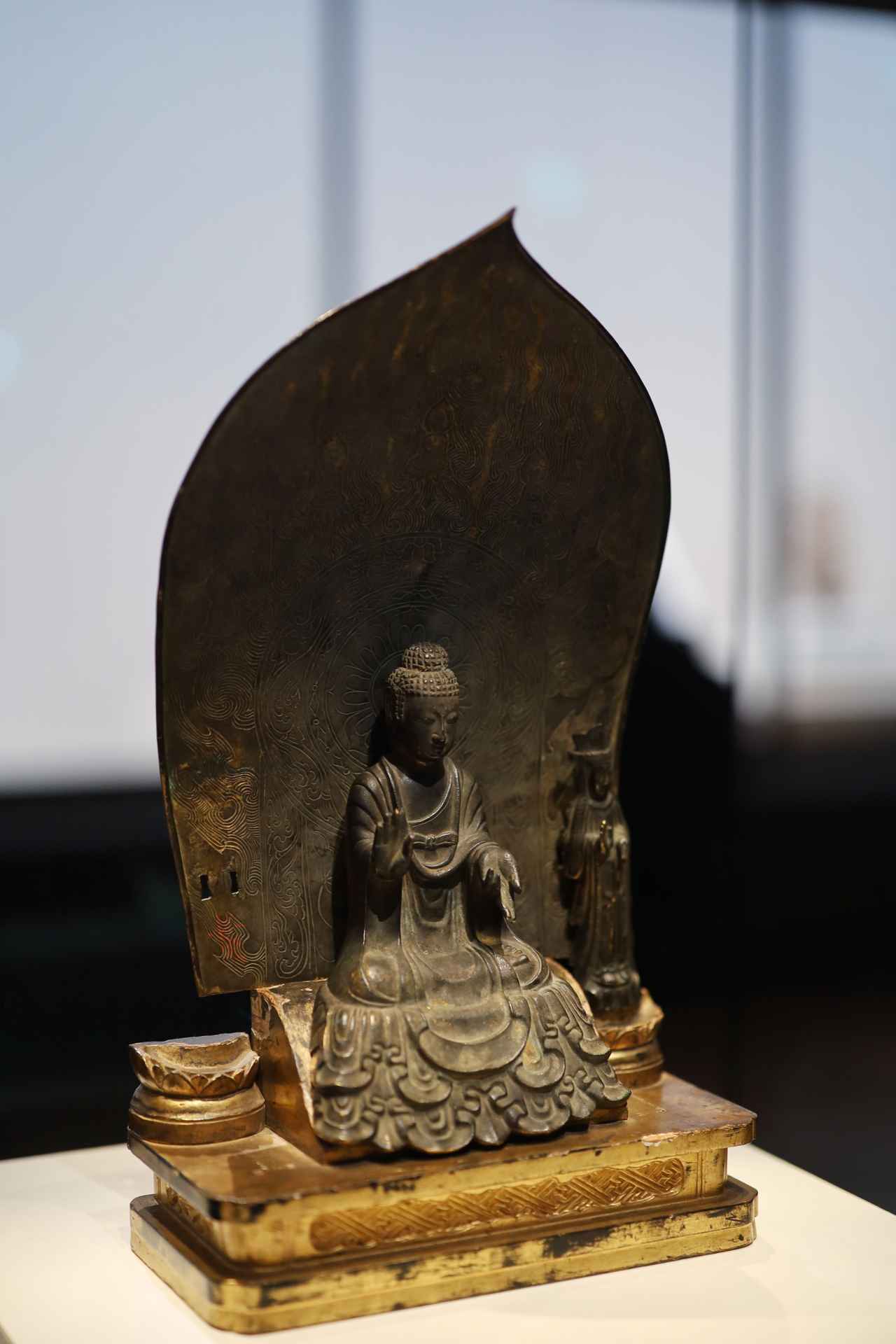 画像: 重要文化財 釈迦如来および脇侍像 飛鳥時代・推古天皇36年（628） 奈良・法隆寺