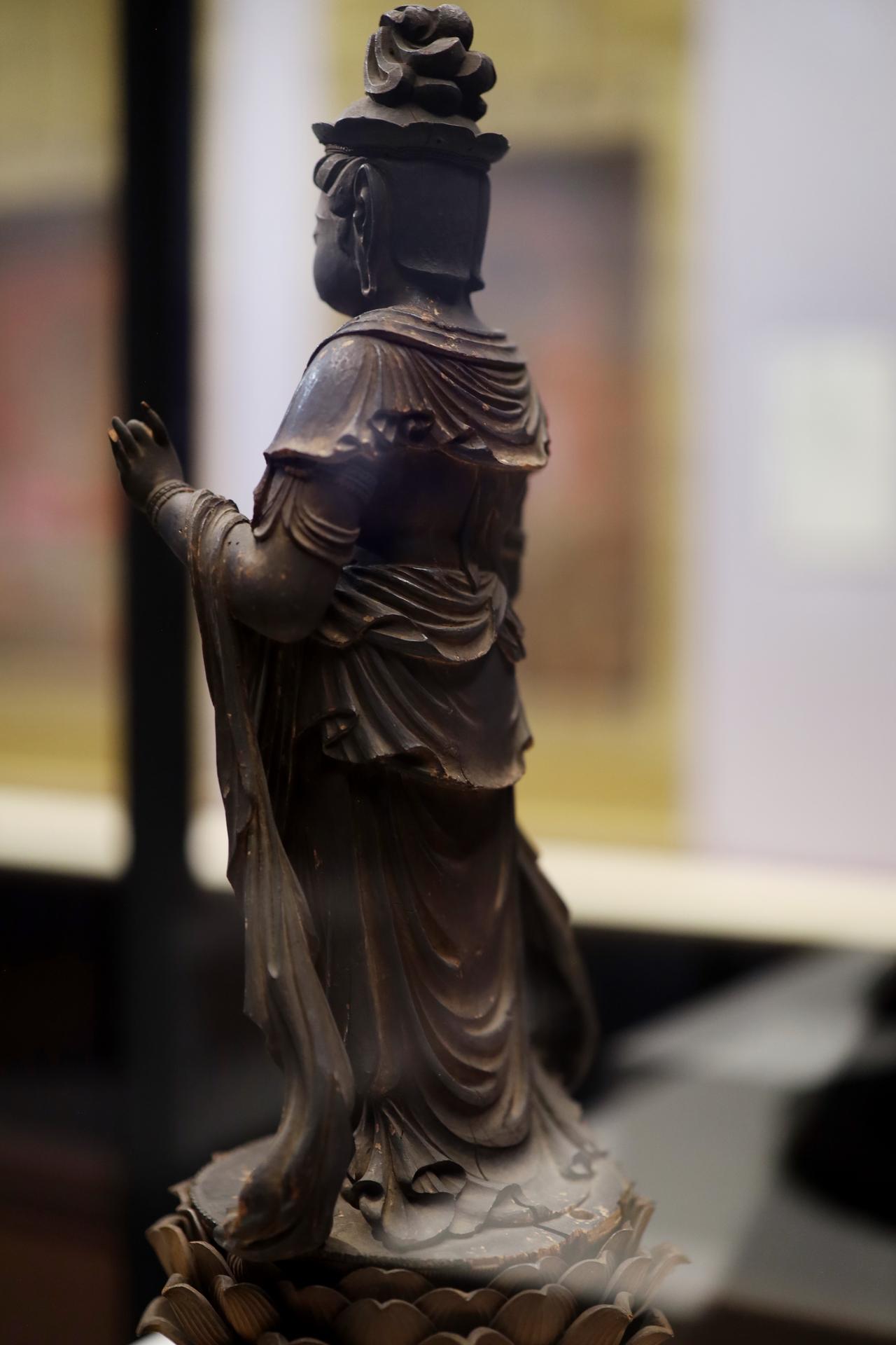 薬師寺所蔵 国宝 吉祥天像 複製品 レプリカ 掛軸 美品 超国宝にも出展 薬師寺所蔵 国宝 吉祥天像 複製品 レプリカ 掛軸 美品 超国宝にも