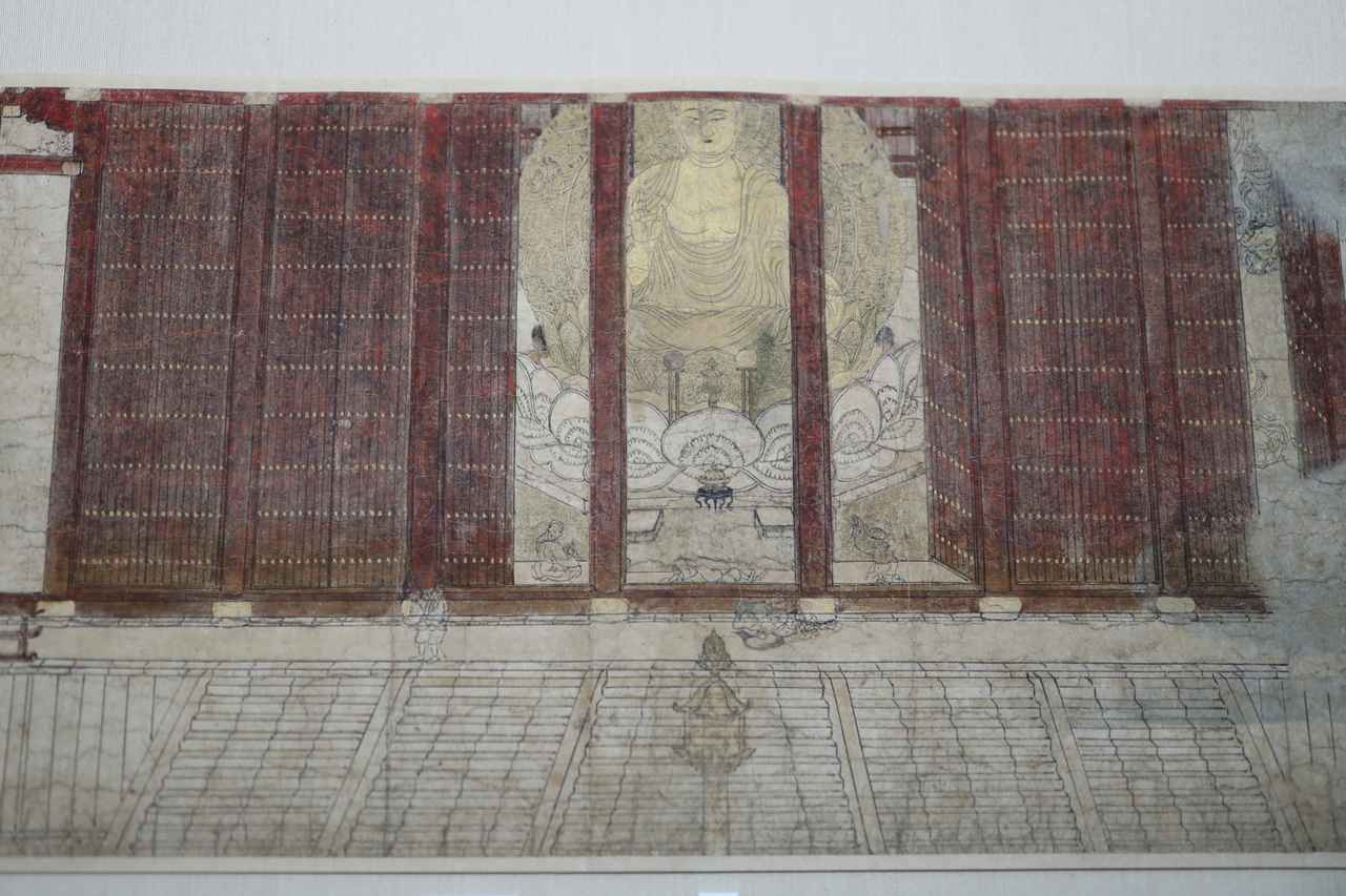 画像: 国宝 信貴山縁起絵巻 尼公巻（部分）平安時代・12世紀 奈良・朝護孫子寺 展示期間：4月19日～5月18日【展示終了】 平安時代後期の絵巻物に描かれた奈良の大仏、つまり平家の南都焼き討ちで焼失する前の聖武天皇の大仏の姿。大仏殿正面の石段の下に金銅八角燈籠が描かれている。