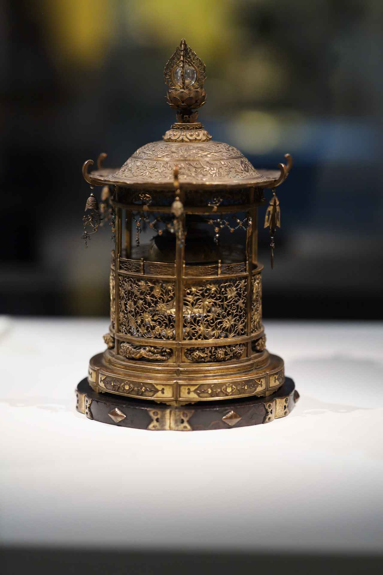 画像: 国宝 金銅透彫舎利容器 鎌倉時代・13〜14世紀 奈良・西大寺