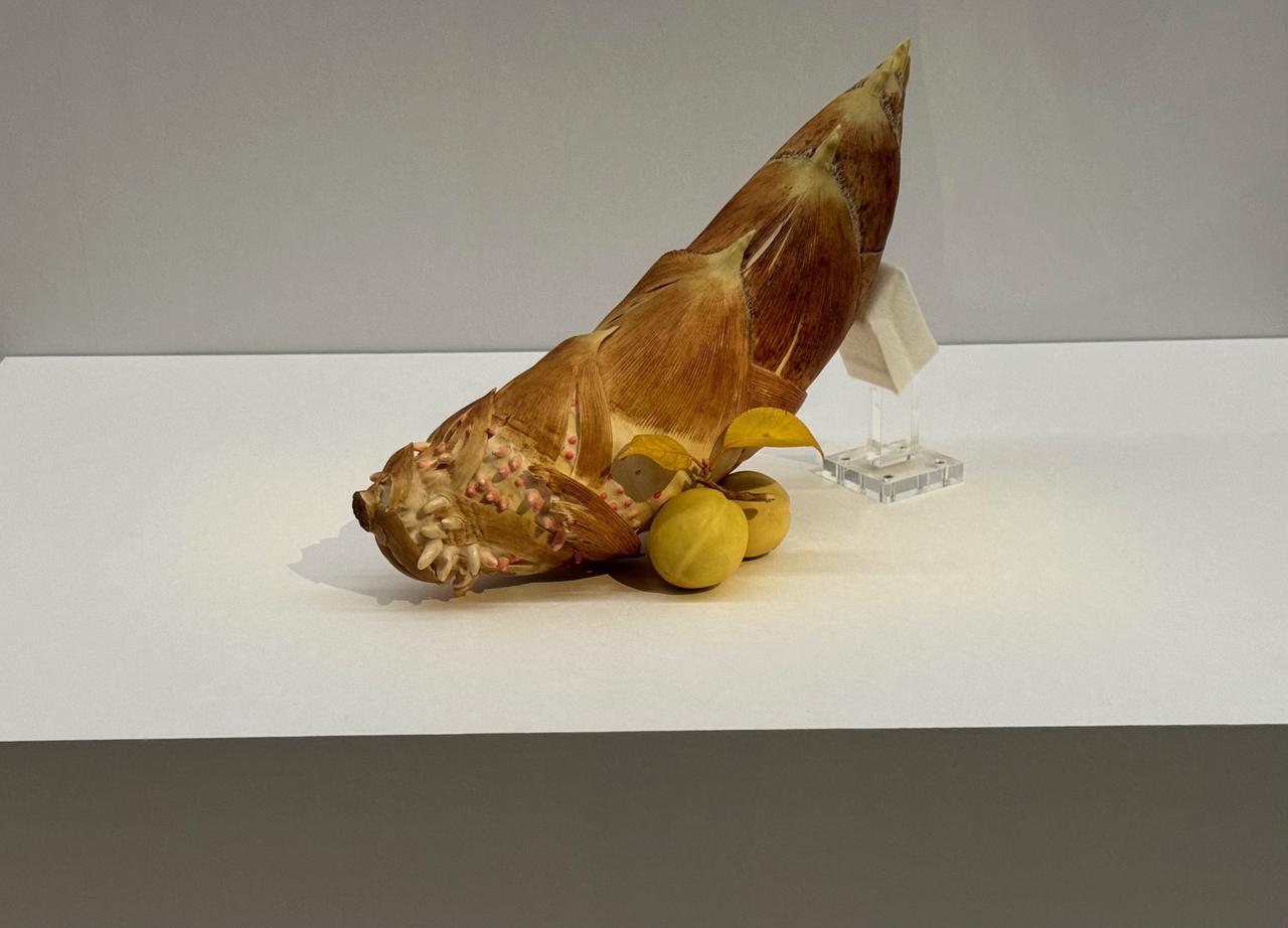 画像: 安藤緑山《竹の子に梅》一個 象牙着色 大正〜昭和初期 (1912-40) 京都国立近代美術館 「日本美術の鉱脈展 未来の国宝を探せ!」 大阪中之島美術館 内覧会にて撮影photo by © cinefil