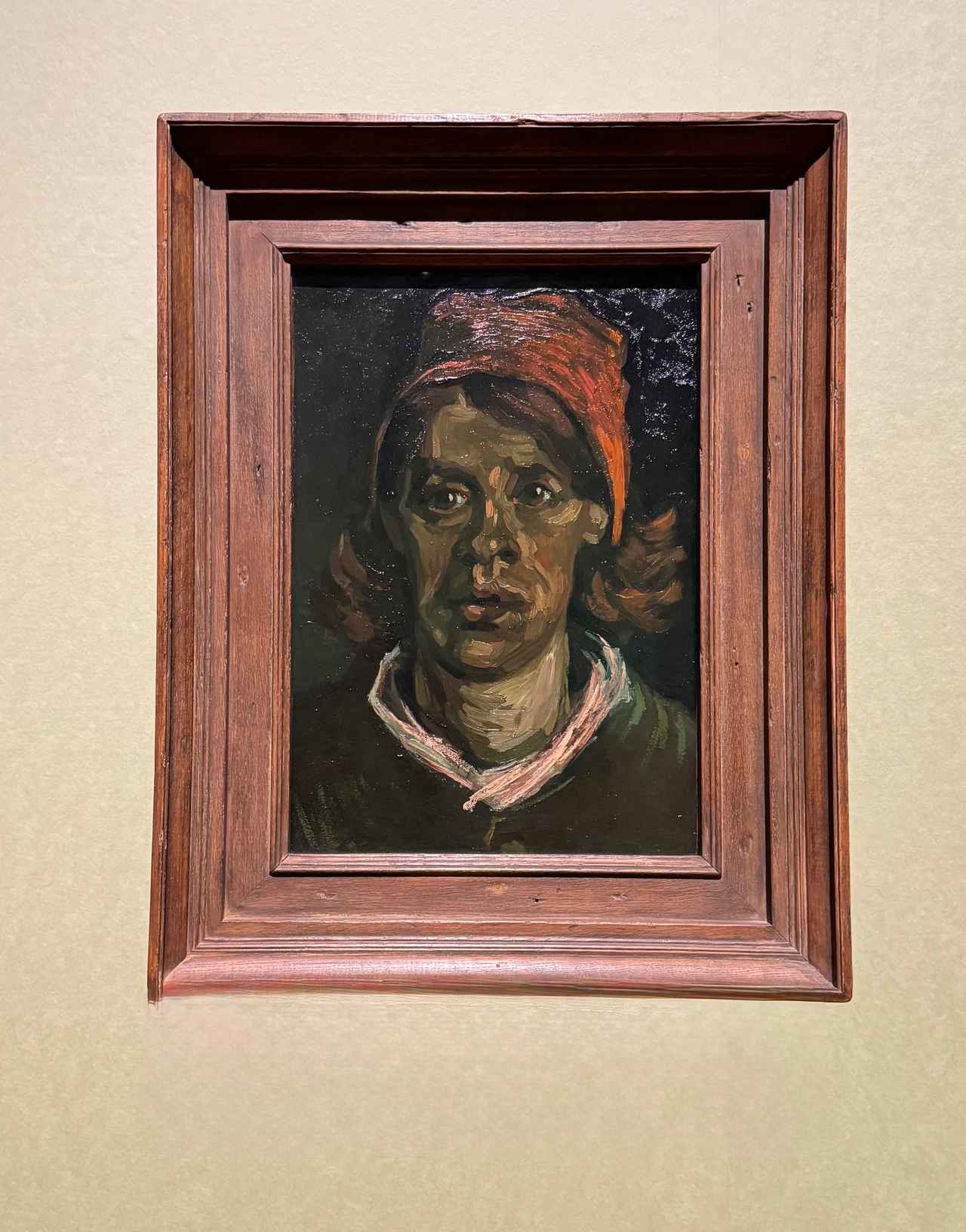 画像: フィンセント・ファン・ゴッホ《女性の顔》1885年4月　油彩、カンヴァス ファン・ゴッホ美術館、アムステルダム（フィンセント・ファン・ゴッホ財団）特別展「ゴッホ展　家族がつないだ画家の夢」大阪市立美術館内覧会にて撮影　photo by ©cinefil
