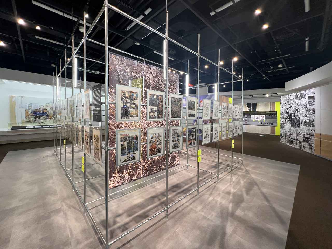 画像: 展示風景：チャプター3~6のエリア ©︎ Shirow Masamune/KODANSHA ©︎ Shirow Masamune/SEISHINSHA ©︎ Shirow Masamune/「士郎正宗の世界展」製作委員会 photo©︎moichisaito