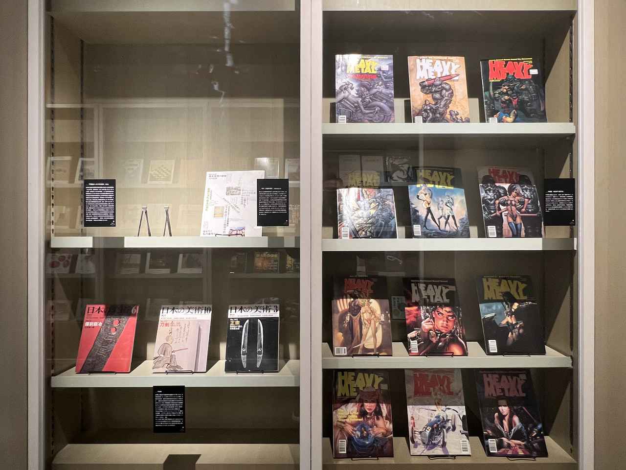 画像: チャプター2「士郎正宗の描き方」より「士郎正宗の本棚」 ©︎ Shirow Masamune/KODANSHA ©︎ Shirow Masamune/SEISHINSHA ©︎ Shirow Masamune/「士郎正宗の世界展」製作委員会 photo©︎moichisaito