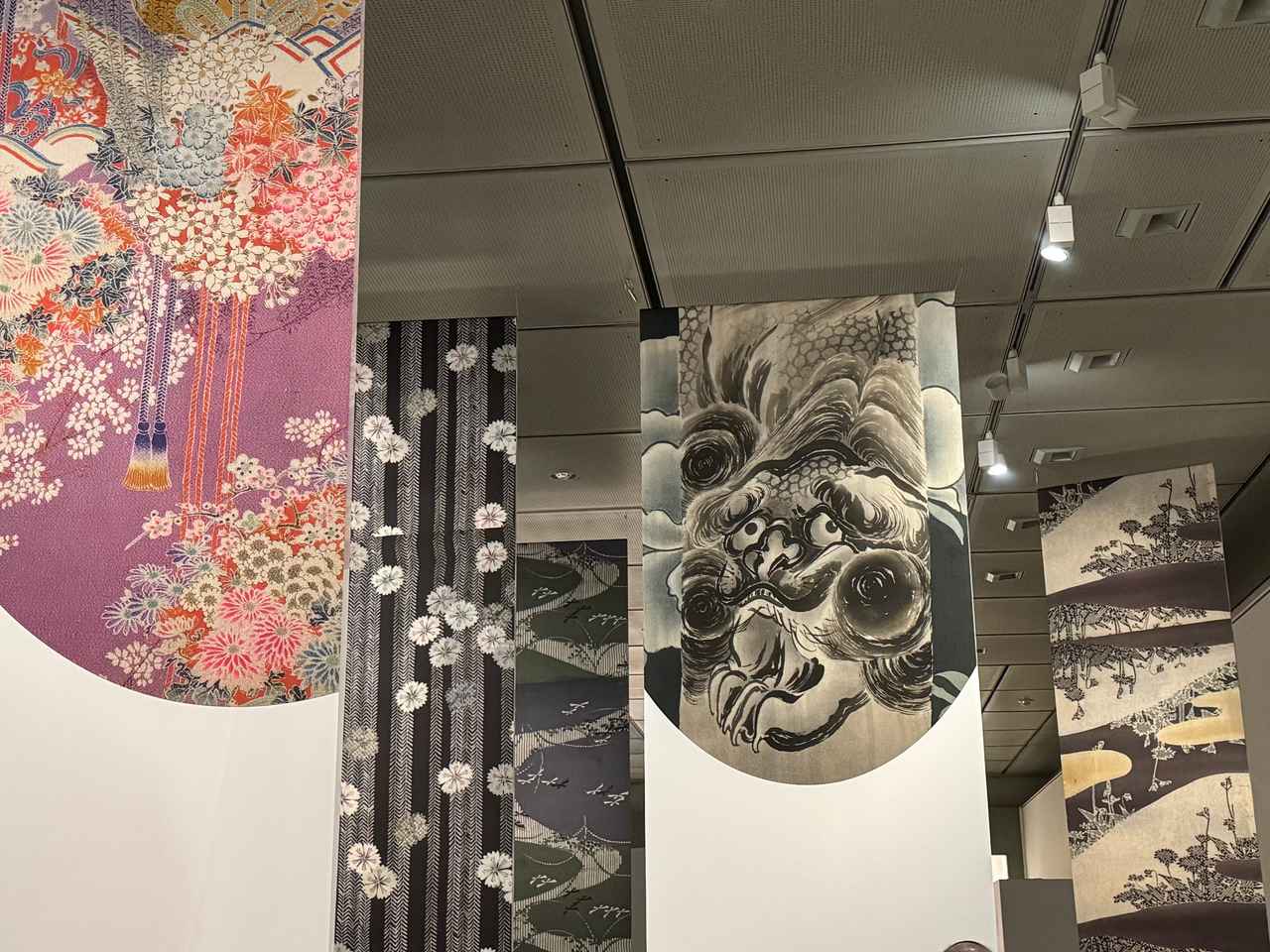 画像1: 展覧会風景「きもののヒミツ 友禅のうまれるところ」京都国立近代美術館 内覧会にて撮影photo by © cinefil