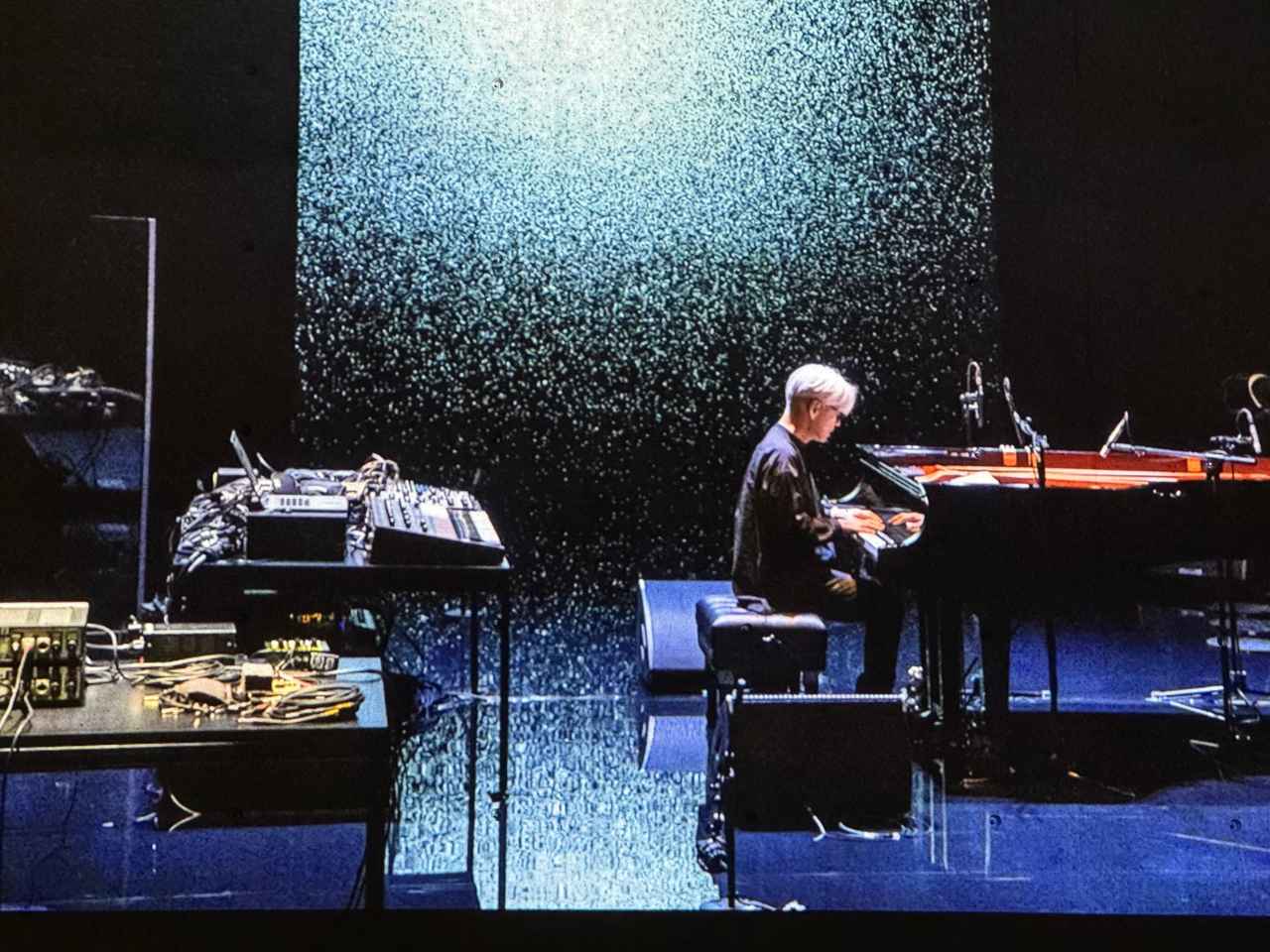 画像: 展覧会風景 「sakamotocommon OSAKA 1970/2025/大阪/坂本龍一」VS.、2025年 内覧会にて撮影 photo by © cinefil