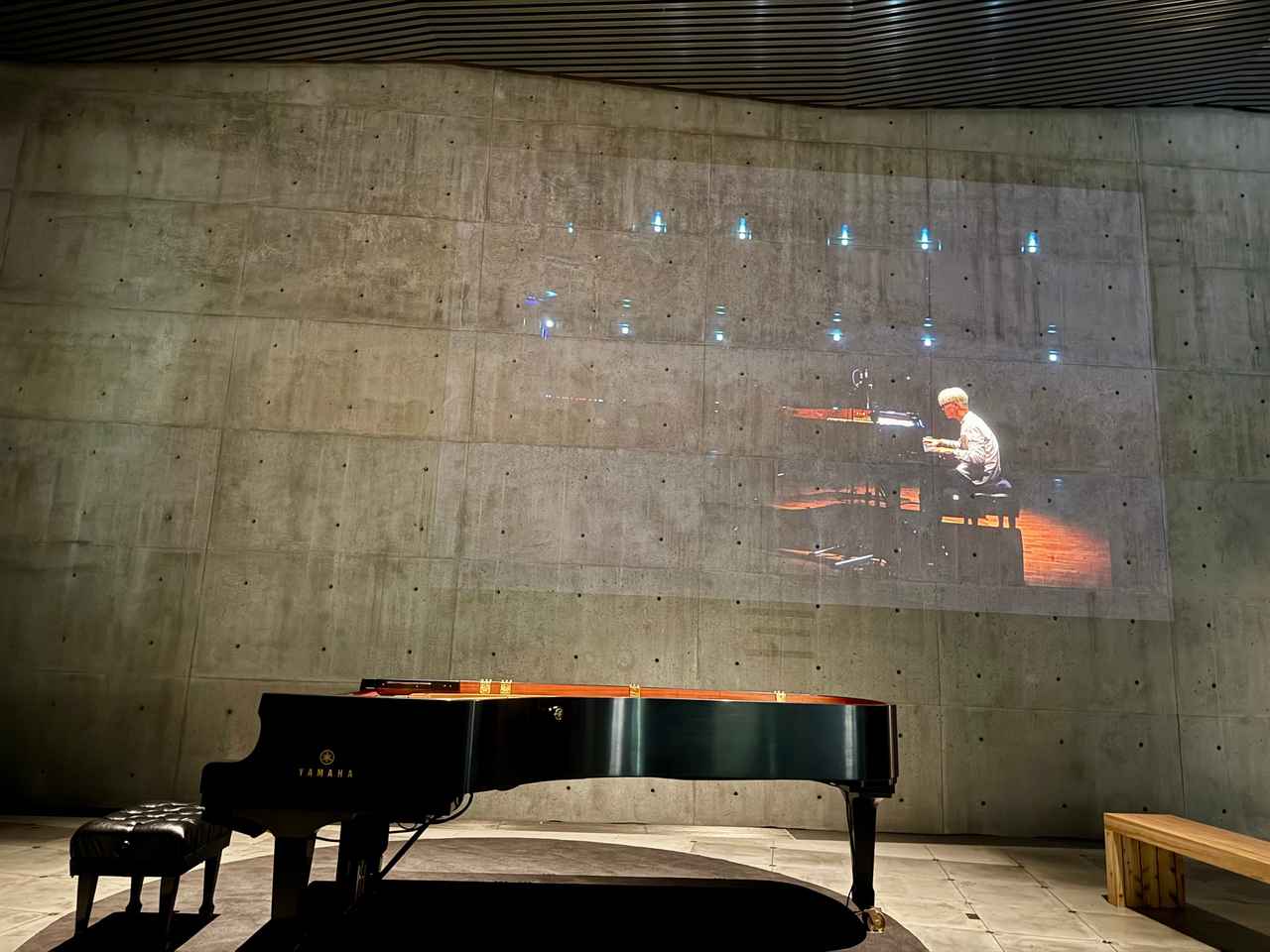 画像1: 展覧会風景 「sakamotocommon OSAKA 1970/2025/大阪/坂本龍一」VS.、2025年 内覧会にて撮影 photo by © cinefil