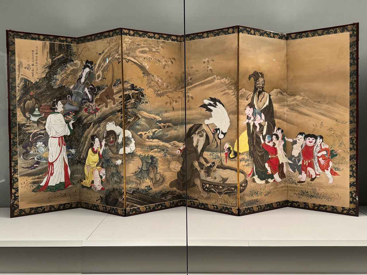 画像: 重要文化財　群仙図屏風（左隻）　曾我蕭白筆　江戸時代　明和元年（1764）　文化庁蔵 前期：9月20日～10月19日　京都国立博物館「特別展　宋元仏画─蒼海（うみ）を越えたほとけたち」報道内覧会にて撮影　photo by © cinefil