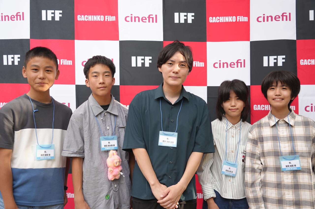 画像: 左より 深沢優陽さん（出演）/ 新沼琥太朗さん（出演）/ 岩本崇穂 監督 / 室岡心葉さん（出演） / 室岡結葉さん（出演）