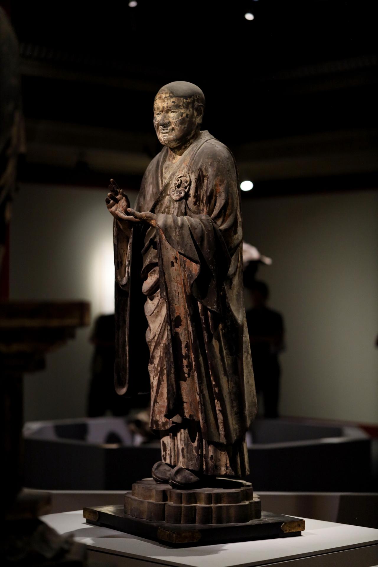 画像2: 国宝 世親菩薩立像 運慶作 鎌倉時代・建暦2年(1212)頃 奈良・興福寺蔵 北円堂安置