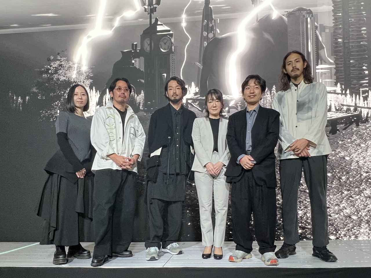 画像: 開会式風景：（左から）古後友梨さん（MEET YOUR ART FESTIVAL 実⾏委員会∕MEET YOUR ART 共同代表）、加藤信介さん（MEET YOUR ART FESTIVAL 実⾏委員会∕委員⻑）、森山未來さん（MEET YOUR ART MC／MYAF2025アートエキシビションアーティスティック‧ディレクター）、古屋留美さん（東京都⽣活⽂化局⻑）、キュレーターの吉田山さんと渡邊賢太郎さん photo©︎moichisaito