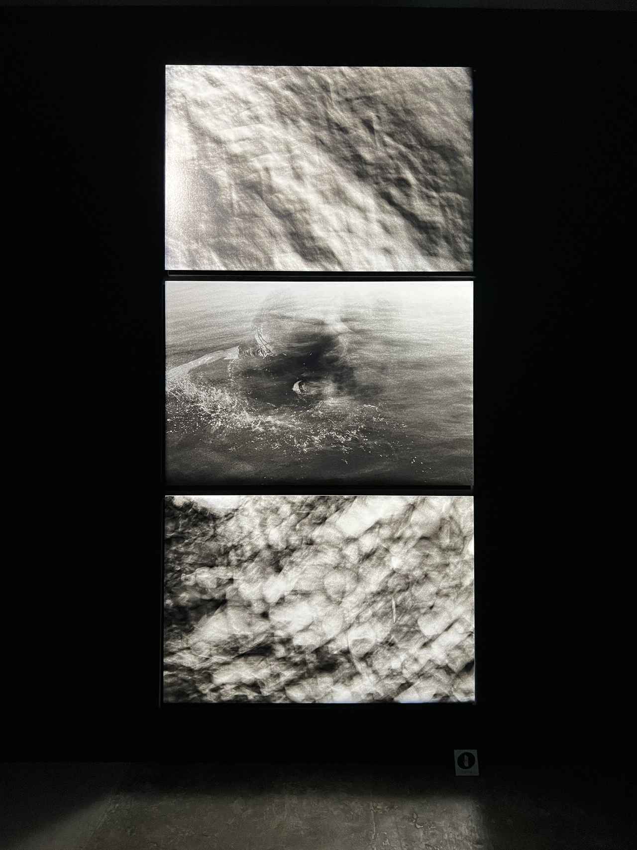 画像: 会場風景：松岡正剛×森山未來《湖独の舞》2023 photo©︎moichisaito