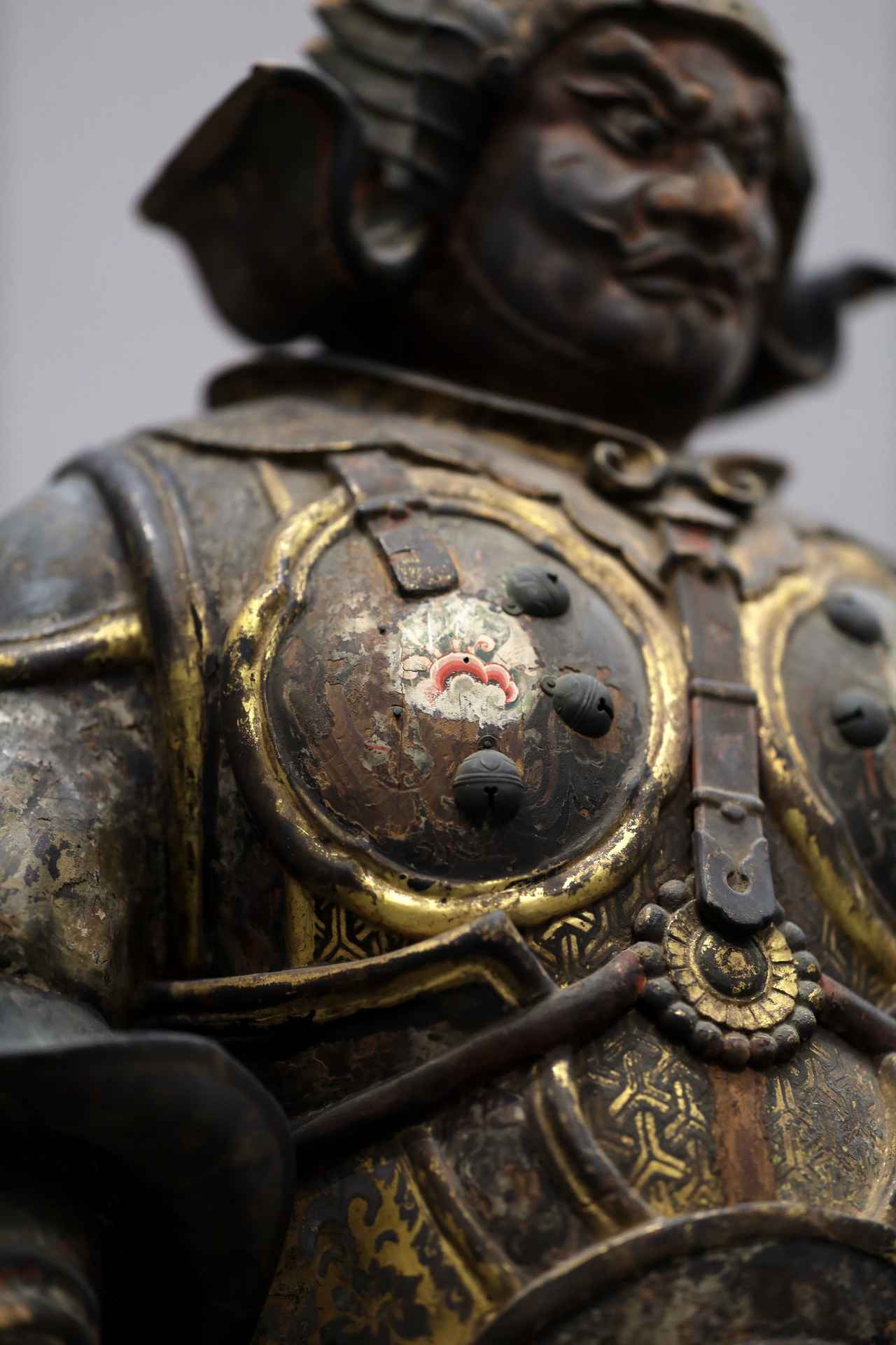 画像: 四天王立像（広目天）平安〜鎌倉時代・12〜13世紀 奈良・興福寺（奈良国立博物館寄託）　重要文化財 木造の像だが身にまとった装飾品には銅の部品も