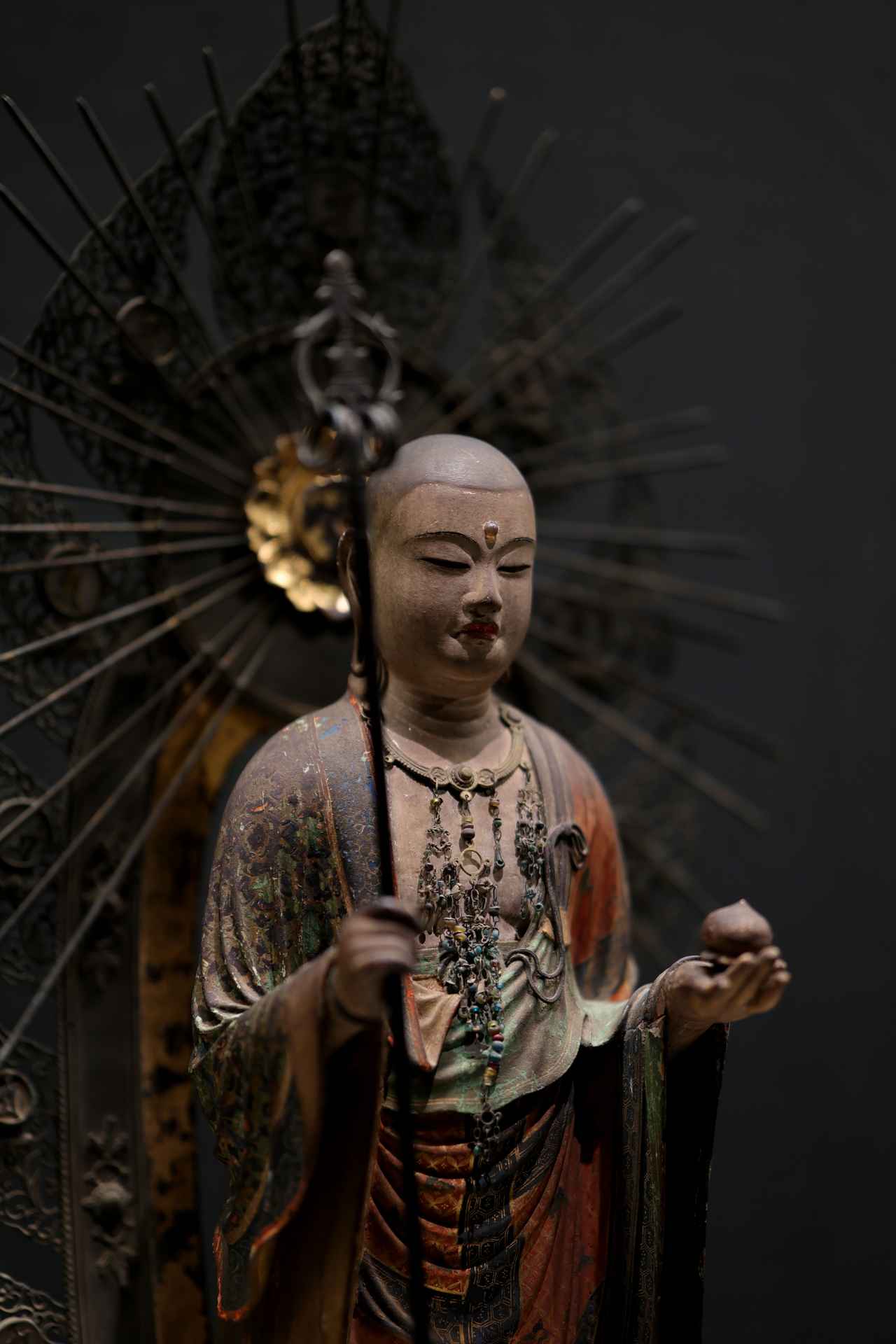 画像4: 快慶 木造地蔵菩薩立像 鎌倉時代・13世紀 藤田美術館(部分) 重要文化財