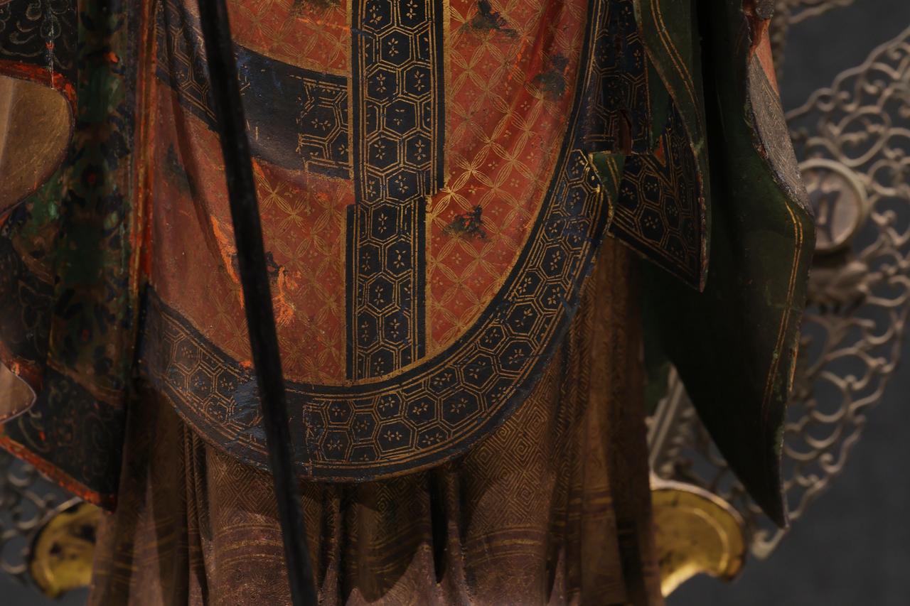 画像1: 800年前の鮮烈な色と彫刻の超絶技巧