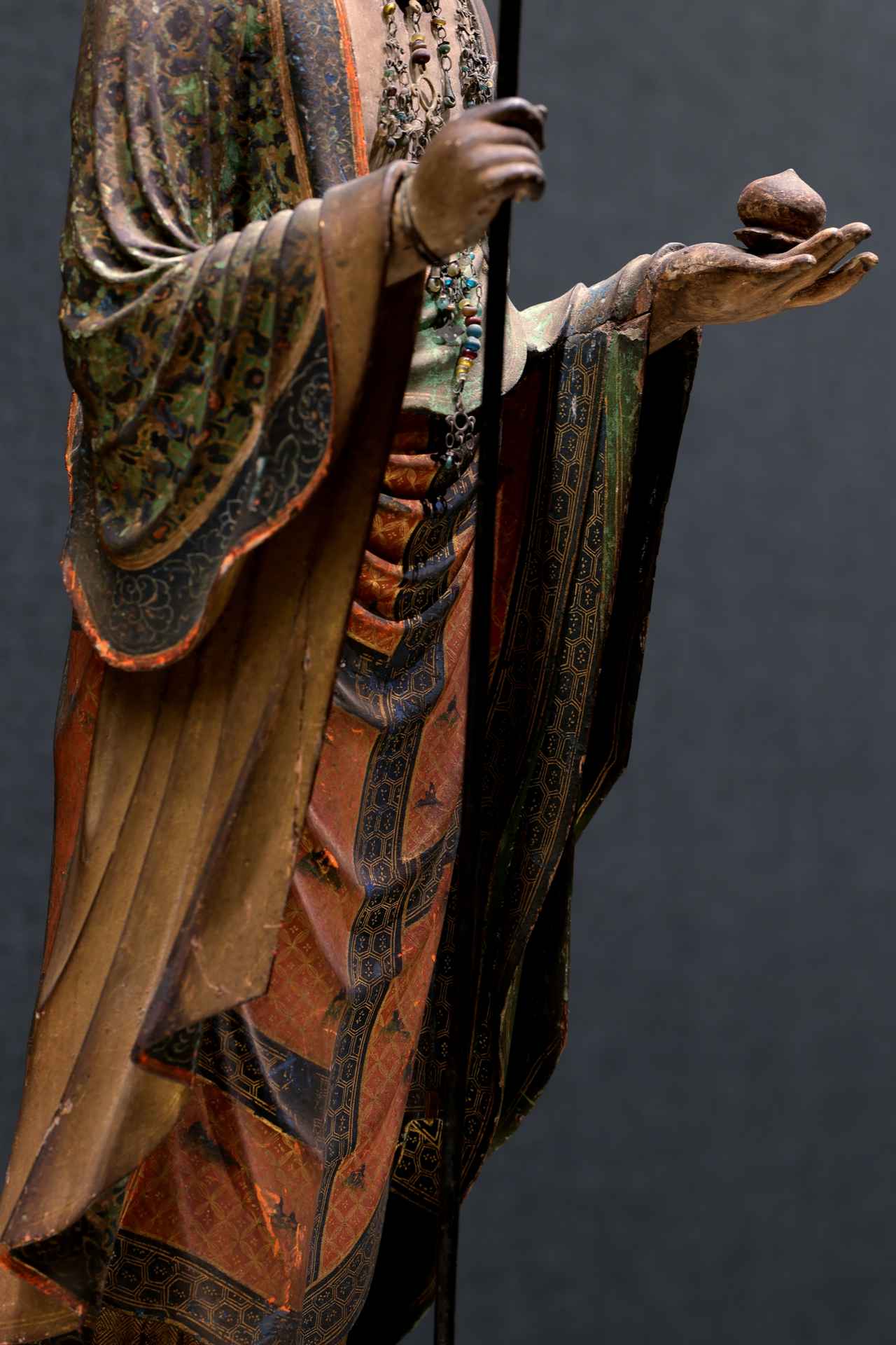 画像3: 快慶 木造地蔵菩薩立像 鎌倉時代・13世紀 藤田美術館(部分) 重要文化財