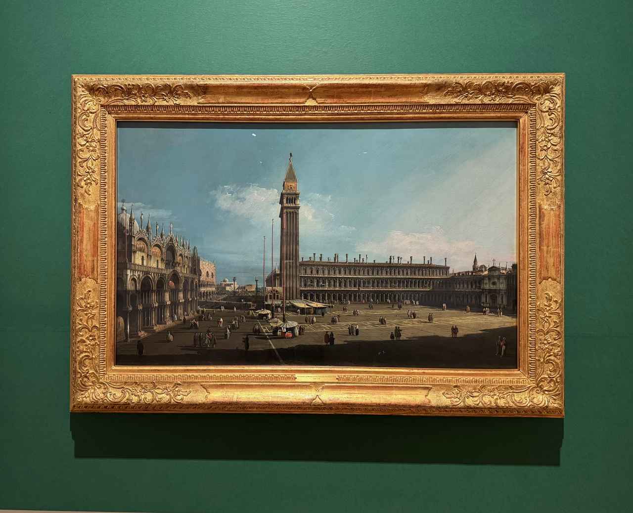 画像: カナレット（ジョヴァンニ・アントニオ・カナル） 《ヴェネツィア、サン・マルコ広場》　1732-33 年頃 油彩・カンヴァス　東京富士美術館蔵 「西洋絵画400年の旅―珠玉の東京富士美術館コレクション」京都市京セラ美術館　内覧会にて撮影 photo by ©cinefil