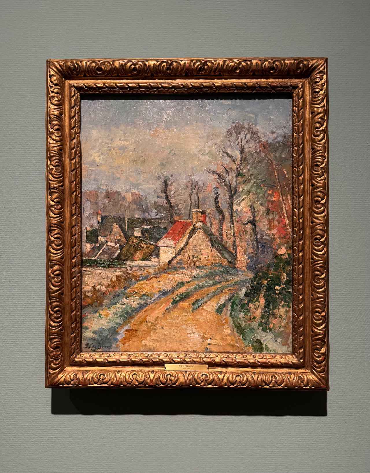 画像: ポール・セザンヌ《オーヴェールの曲がり道》1873年頃 油彩・カンヴァス 東京富士美術館蔵 「西洋絵画400年の旅―珠玉の東京富士美術館コレクション」京都市京セラ美術館　内覧会にて撮影 photo by ©cinefil