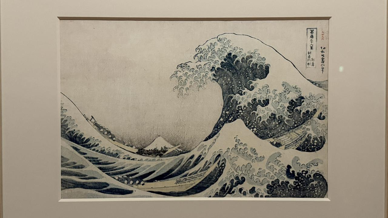 画像: 「神奈川沖浪裏」裏面「北斎 冨嶽三十六景 井内コレクションより」国立西洋美術館内覧会にて撮影 photo by moichi saito