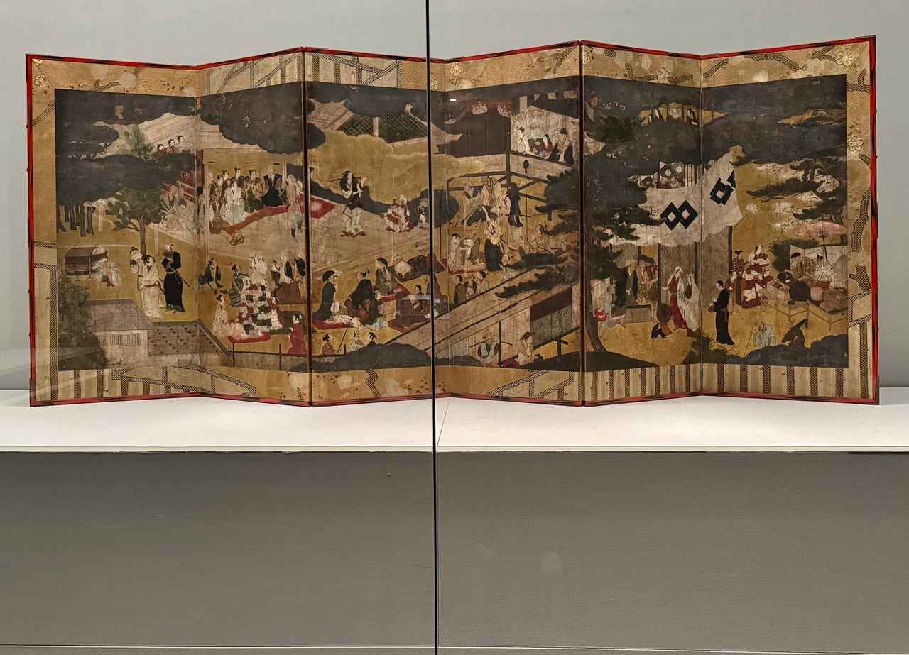 画像: 重要文化財《阿国歌舞伎図屏風》　京都国立博物館蔵　【前期展示】 京都国立博物館　特別展「北野天神」内覧会にて撮影　photo by © cinrfil