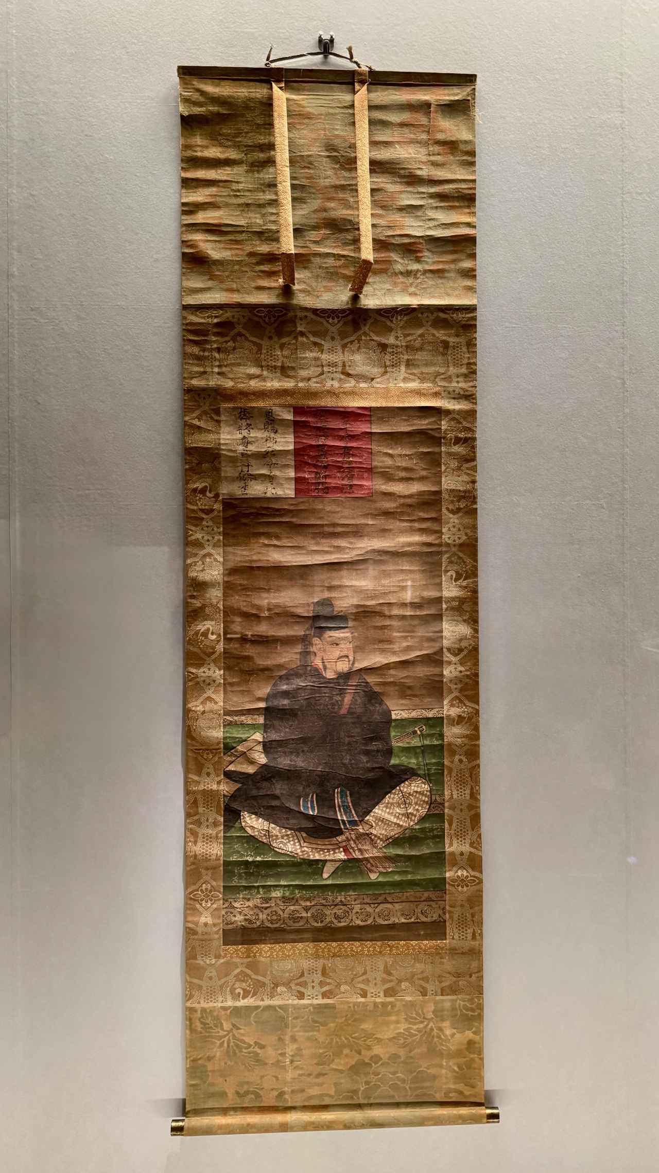 画像: 束帯天神像（根本御影）　京都・北野天満宮蔵【5月5日～6月14日展示】　　　　　　　　　　　　　　　　　京都国立博物館　特別展「北野天神」内覧会にて撮影　photo by © cinrfil