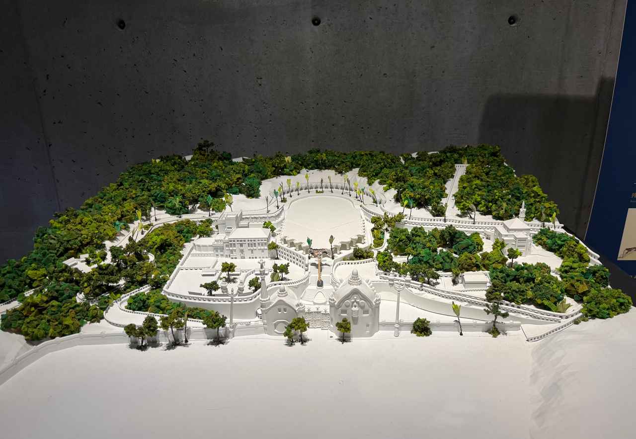 画像: グエル公園の模型　2026年4月16日「NAKED meets ガウディ展」内覧会にて撮影photo by © cinefil