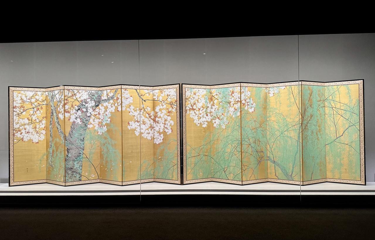 画像: 木島櫻谷《柳桜図》大正6年(1917)泉屋博古館東京【前期展示】 泉屋博古館東京「ライトアップ木島櫻谷Ⅲ― おうこくの色をさがしに」内覧会にて撮影 photo by © cinefil