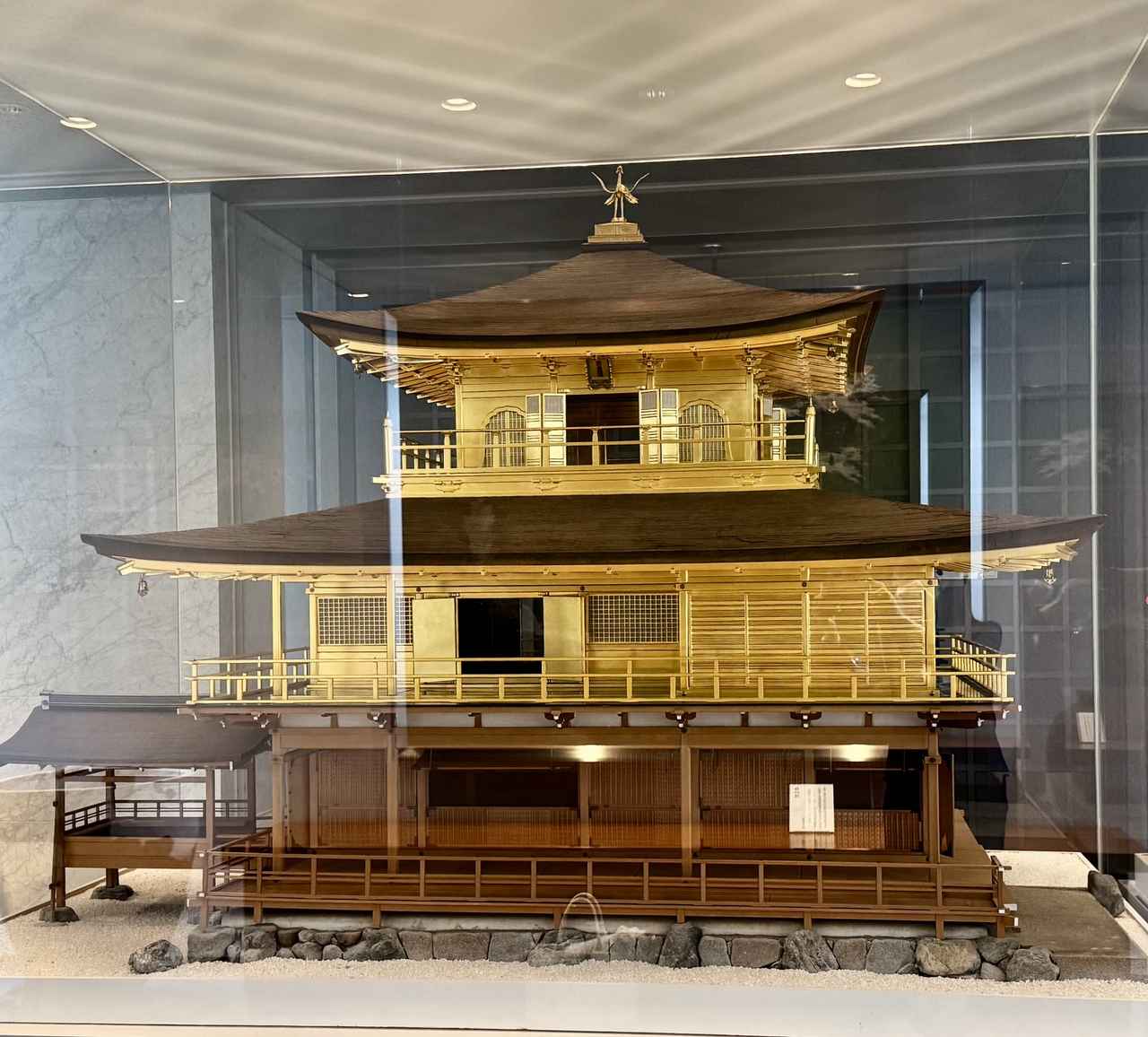 画像: 金閣寺の10分の1模型 常設展示 相国寺承天閣美術館開館四十周年〈Ⅱ〉「後水尾院の京」内覧会にて撮影 photo by © cinefil