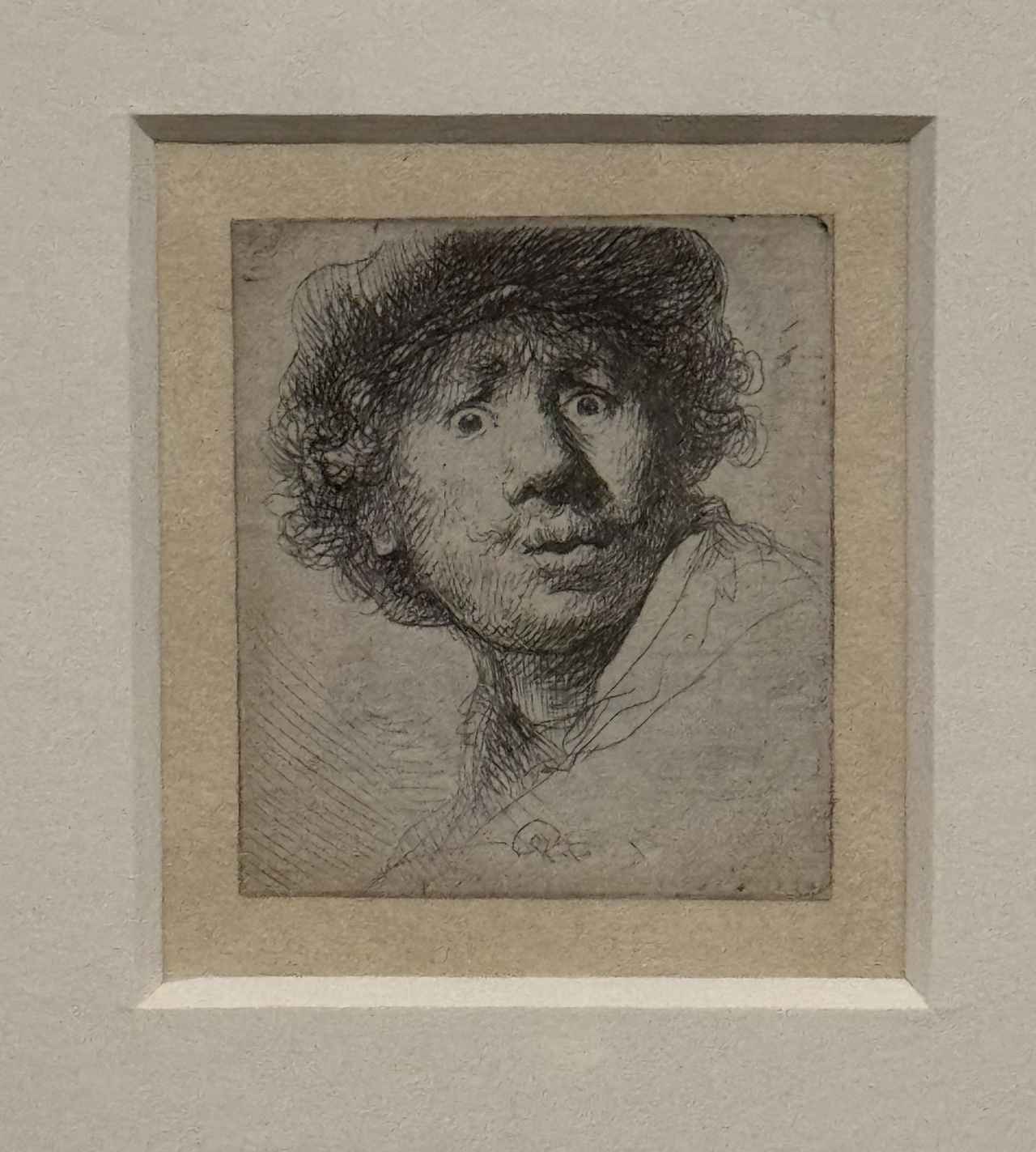 画像: レンブラント・ハルメンスゾーン・ファン・レイン《自画像、口を開けた顔》1630年 エッチング　レンブラント・ハウス美術館　国立西洋美術館「版画家レンブラント　挑戦、継承、インパクト」内覧会にて撮影photo by © cinefil