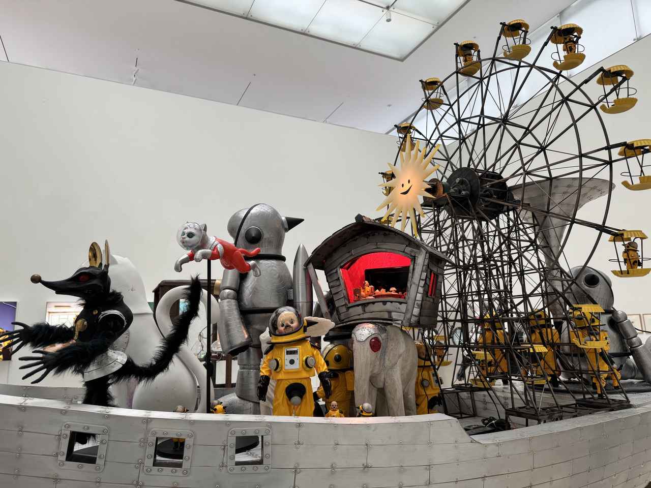 画像: ヤノベケンジ《ラッキー・ドラゴン構想模型》(部分)　2009年 豊田市美術館「コレクションを中心としたテーマ展　ワン・ルーム　ワン・アーテイスト」内覧会にて撮影　photo by © cinefil