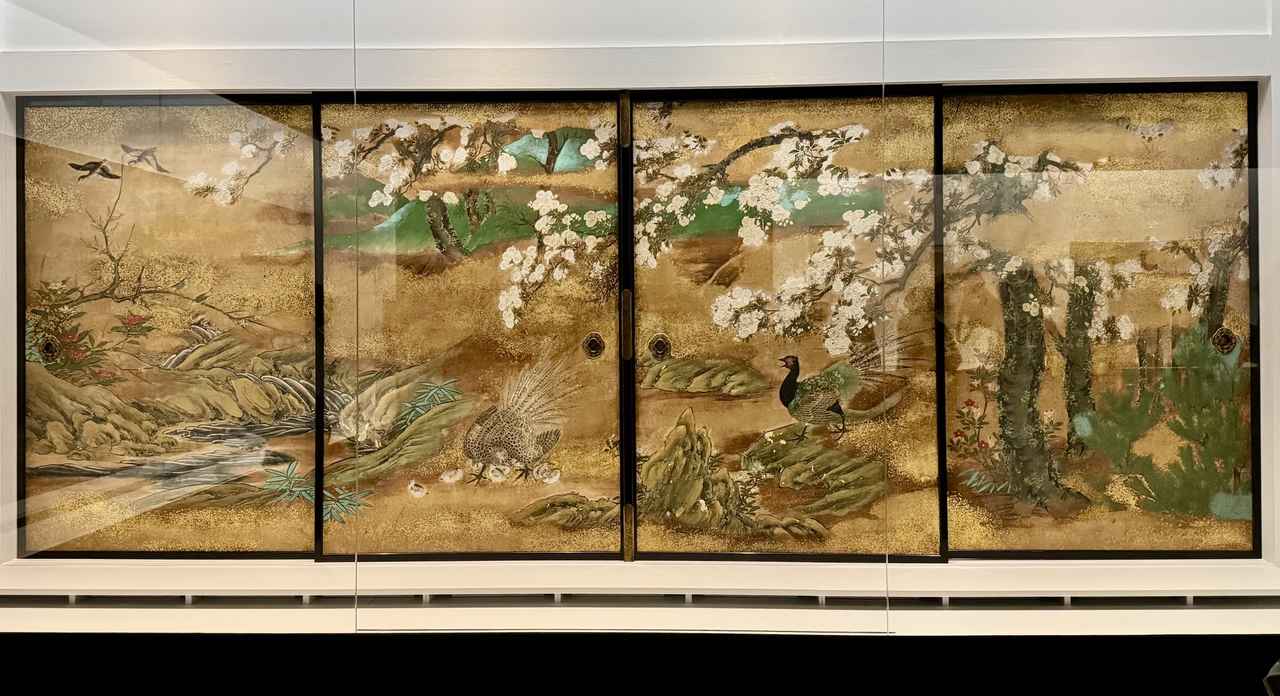 画像: 狩野宗眼重信《春景花鳥図襖》桃山時代末～江戸時代初（17世紀初）個人蔵 「大英博物館日本美術コレクション　百花繚乱～海を越えた江戸絵画」東京都美術館館開館100周年記念内覧会にて撮影　photo by © cinefil