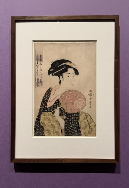 画像: 喜多川歌麿《高島おひさ》寛政4～5年（1792～1793）頃　大英博物館蔵 「大英博物館日本美術コレクション　百花繚乱～海を越えた江戸絵画」東京都美術館館開館100周年記念内覧会にて撮影　photo by © cinefil