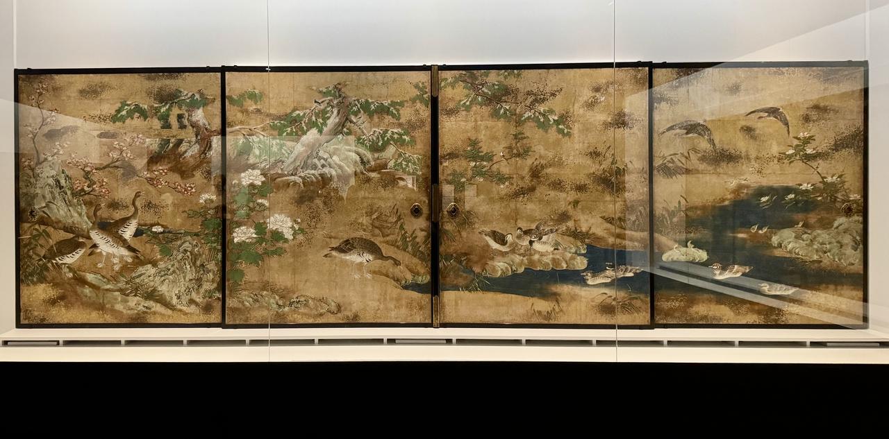 画像: 狩野宗眼重信《秋冬花鳥図襖》桃山時代末～江戸時代初（17世紀初）大英博物館蔵 「大英博物館日本美術コレクション　百花繚乱～海を越えた江戸絵画」東京都美術館館開館100周年記念内覧会にて撮影　photo by © cinefil