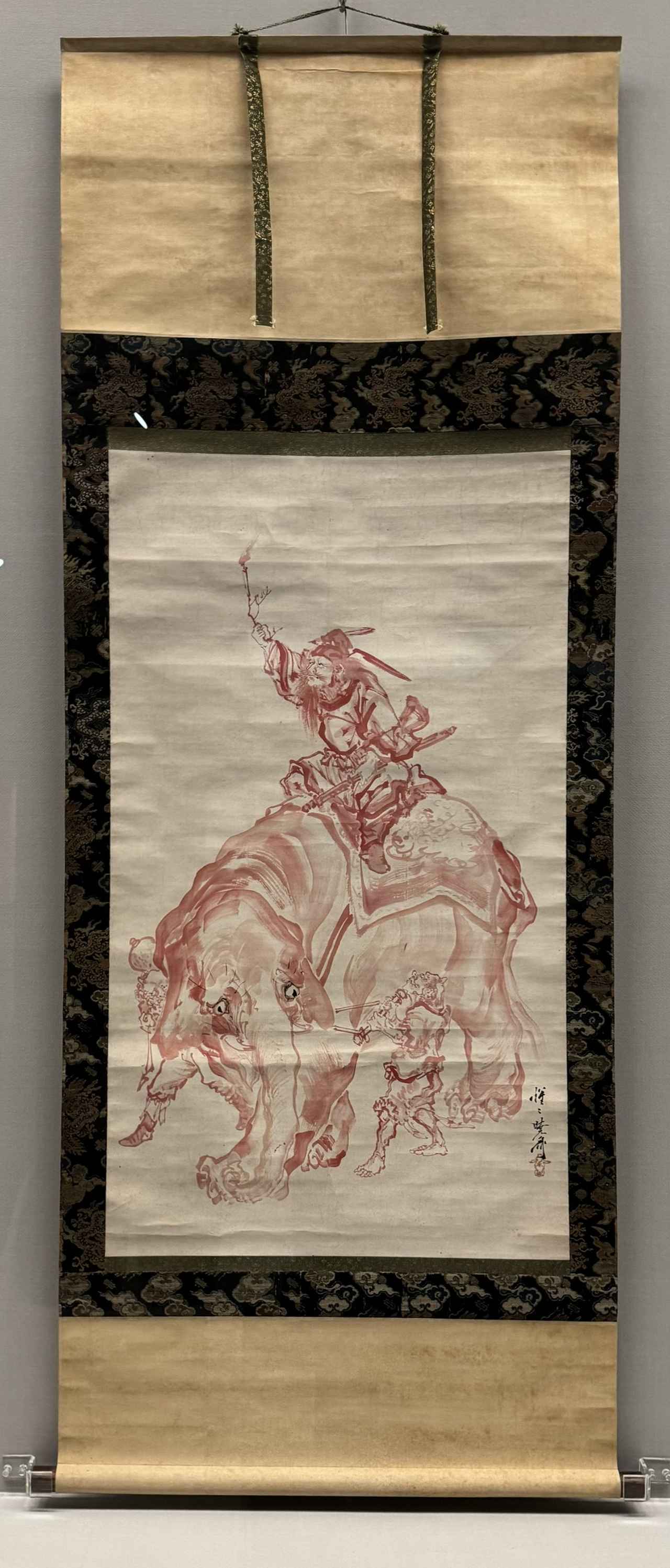 画像: 河鍋暁斎《鍾馗騎象図》明治零年代後半（1870年代中頃）紙本着彩　　　　　　　　　　イスラエル・ゴールドマン・コレクション【日本初出品】　　　　神戸市立博物館　特別展「ゴールドマン コレクション　河鍋暁斎の世界」内覧会にて撮影　photo by © cinefil