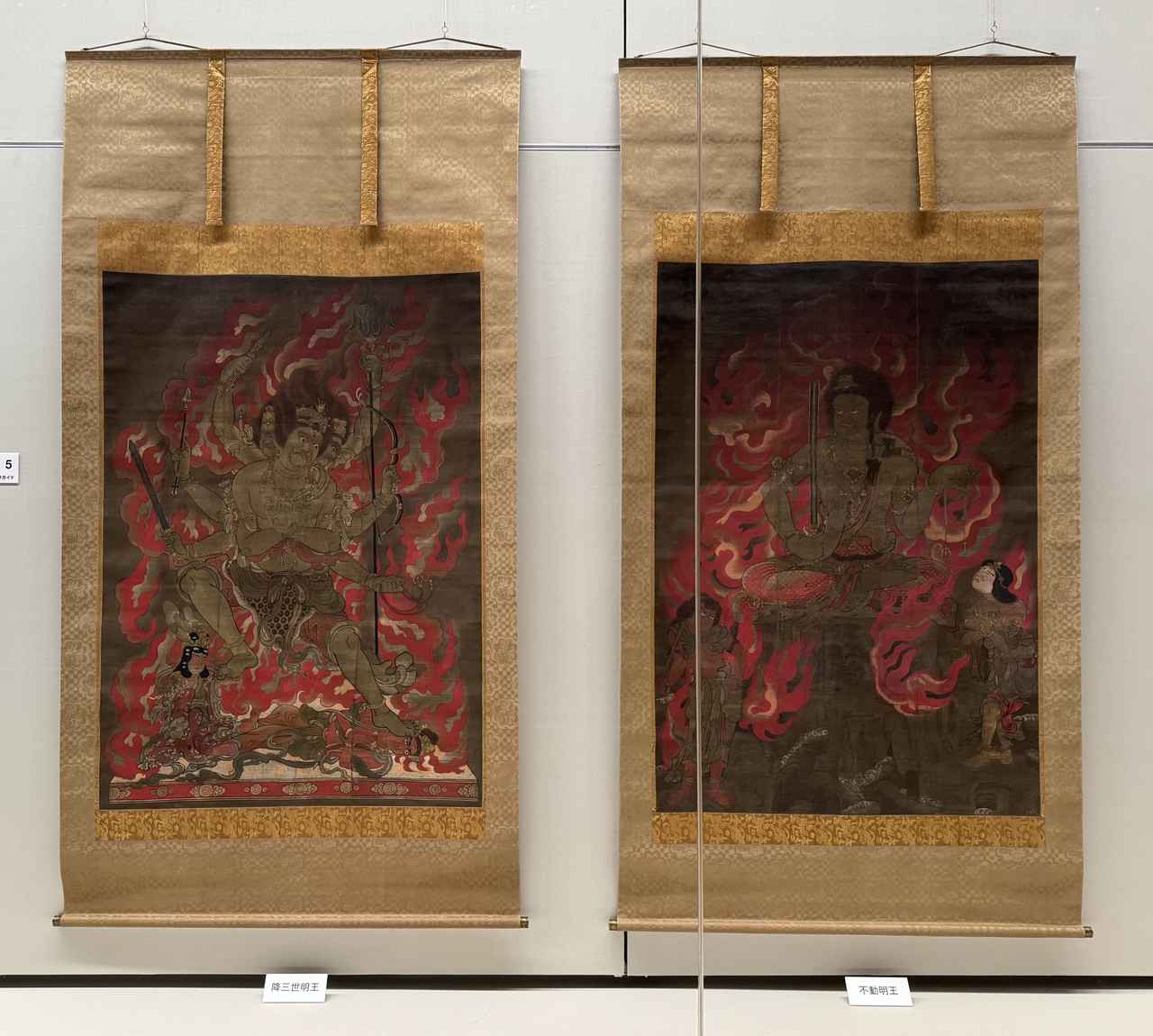 画像: 国宝　五大尊像　鎌倉時代　12～13世紀　京都・醍醐寺蔵　左：降三世明王　右：不動明王 不動明王、降三世明王：前期展示7/14(火)-8/9(日)展示 軍荼利明王、大威徳明王、金剛夜叉明王：後期展示8/11(火)-9/6(日)展示