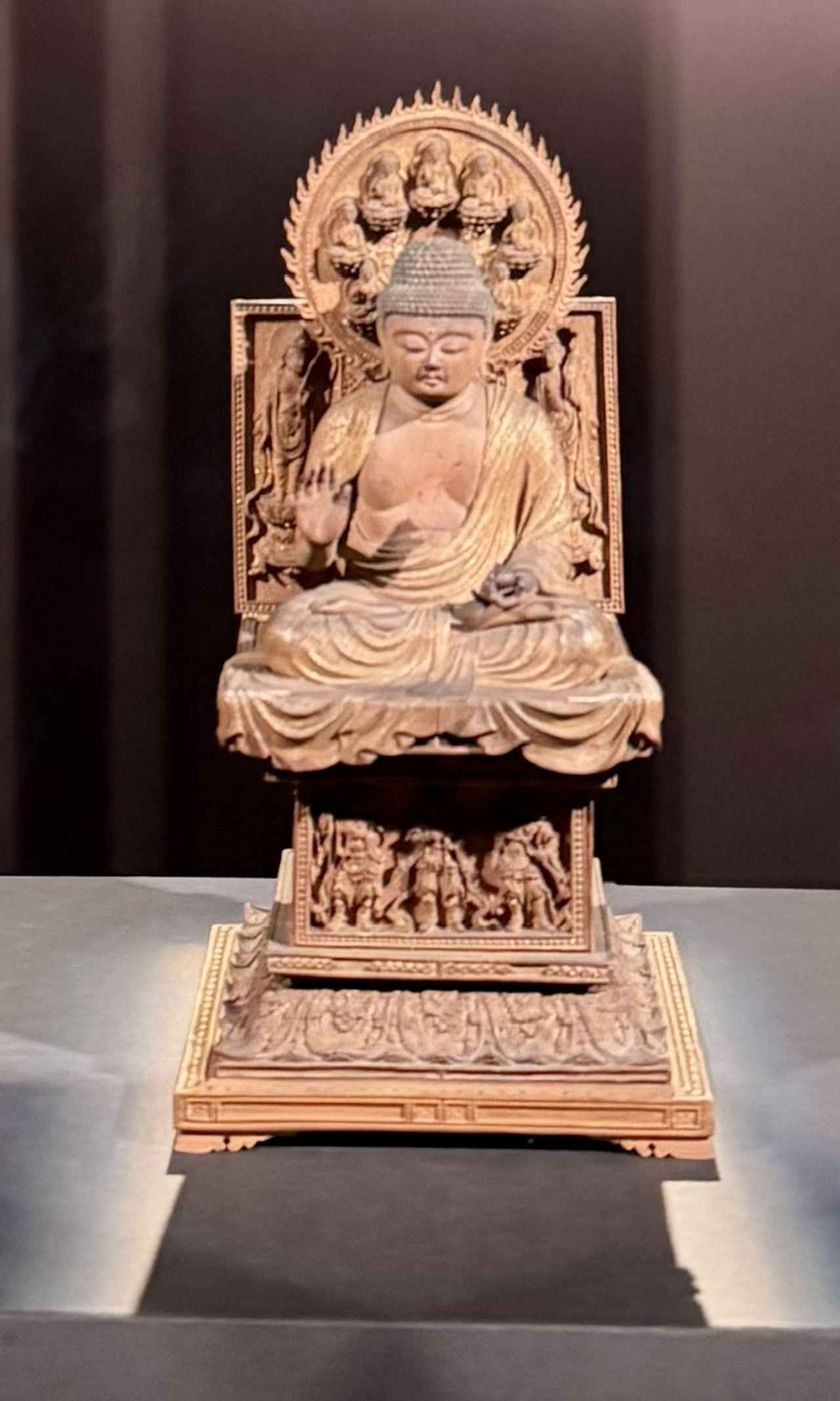 画像: 国宝　薬師如来坐像　円勢・長円作　平安時代　康和5年（1103）　京都・仁和寺蔵　通期展示　　　　　　　東京国立博物館　弘法大師生誕1250年記念 特別展「空海と真言の名宝」内覧会にて撮影　photo by © cinefil
