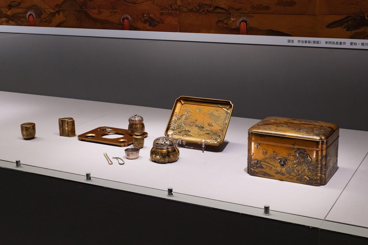 画像: 国宝　初音蒔絵旅香具箱（初音の調度）　幸阿弥長重作　江戸時代・寛永16年（1639） 愛知・徳川美術館［京都：通期展示］　［京都会場のみに出品］ 特別展「源氏物語　王朝のかがやき」会場写真（京都）