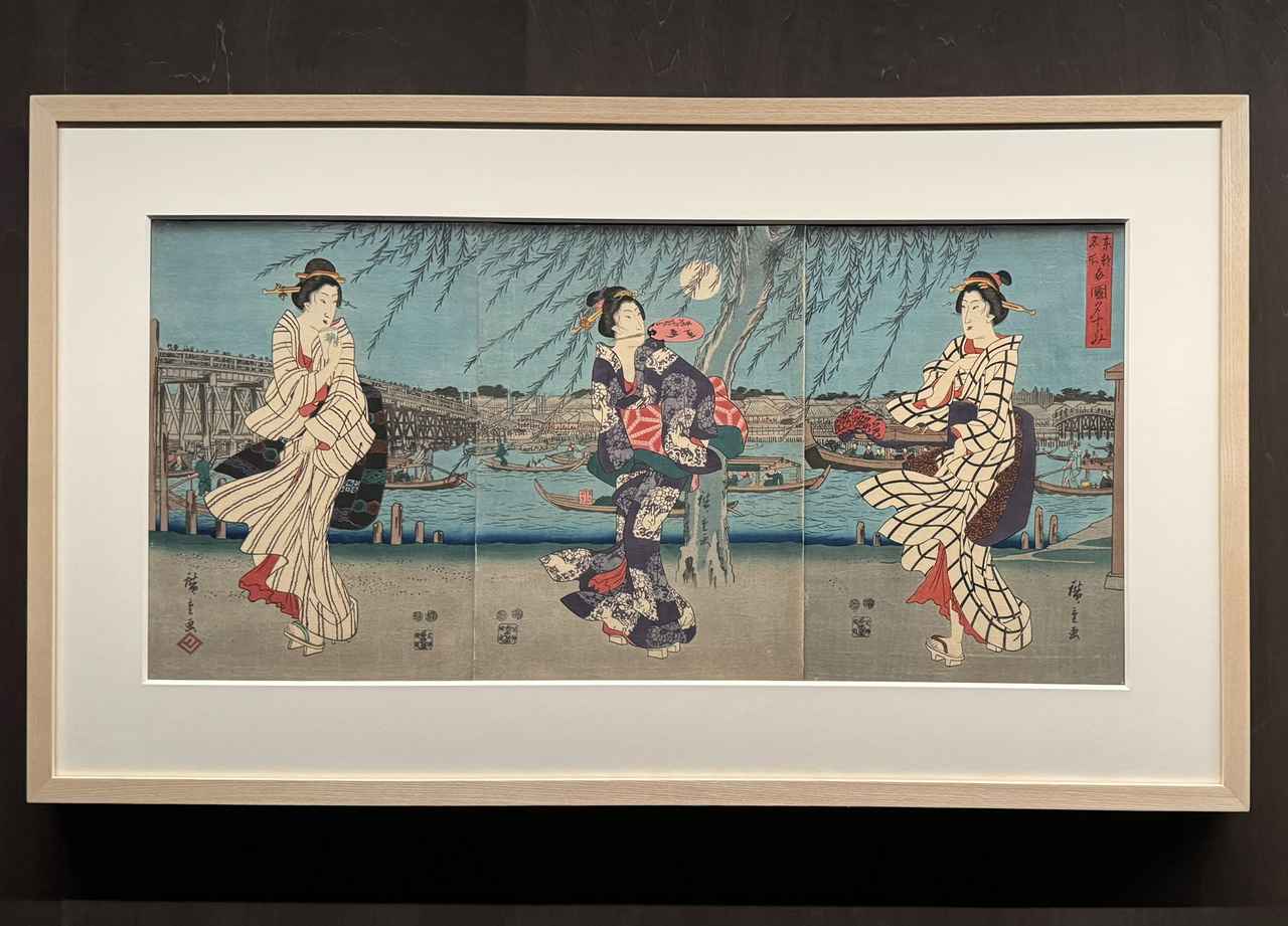 画像: 『東都名所　両国夕すゞみ』 歌川広重筆　江戸時代・弘化4～嘉永3年（1847～50）　大判錦絵3枚続　東京国立博物館蔵　　　　　　　　　1期：9/29（火）～10/25（日）