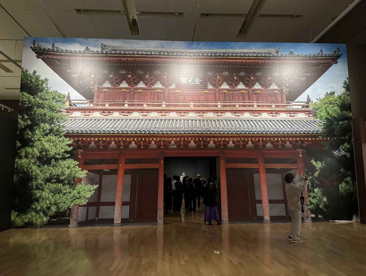 画像: 大徳寺の三門を再現 開創700年記念 特別展「大徳寺 本朝無双之禅苑」東京国立博物館 記者内覧会にて撮影 photo by © cinefil
