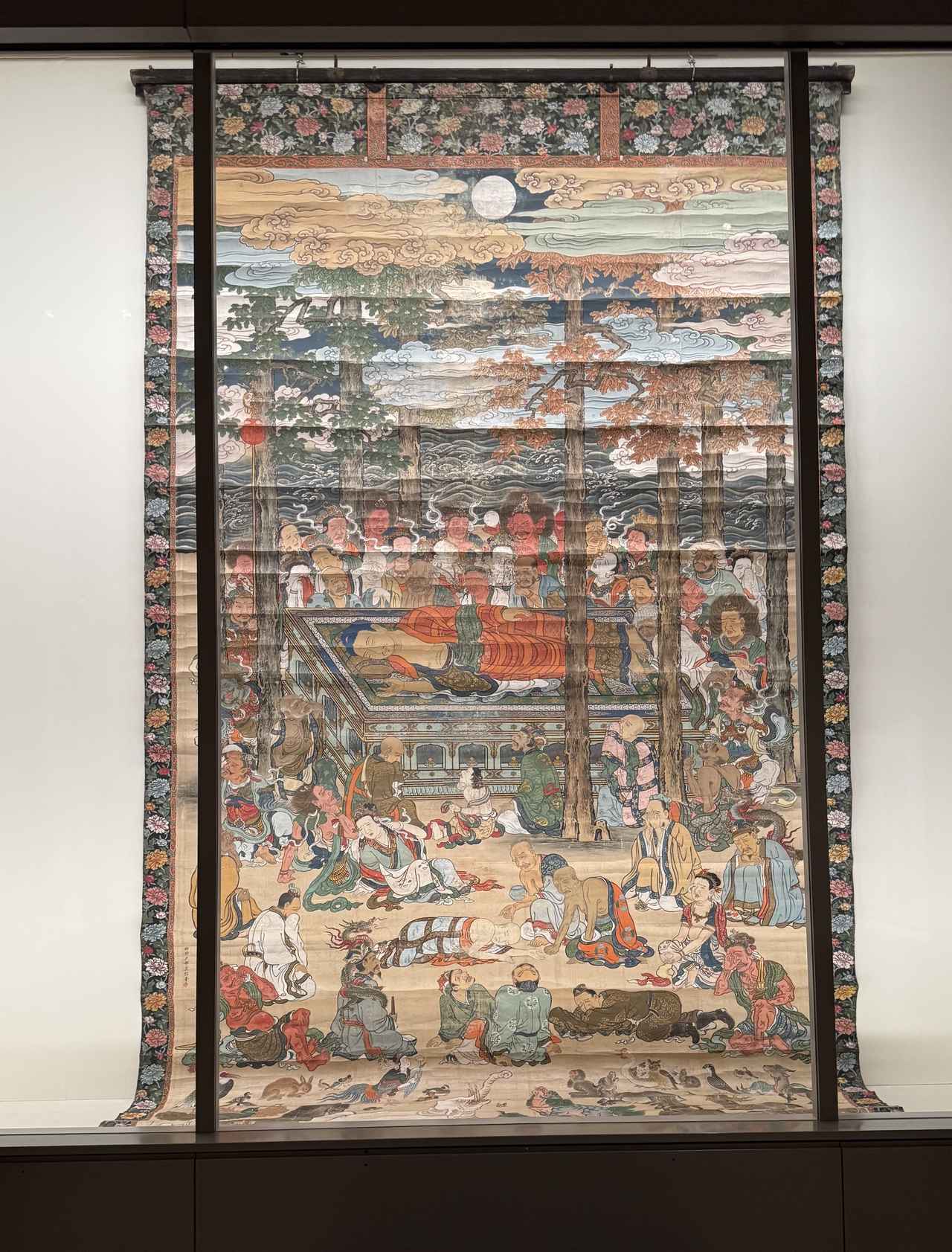 画像: 重要文化財「仏涅槃図」狩野松栄筆 室町時代・永禄6年(1563) 大徳寺蔵 【前期展示】開創700年記念 特別展「大徳寺 本朝無双之禅苑」東京国立博物館 記者内覧会にて撮影 photo by © cinefil