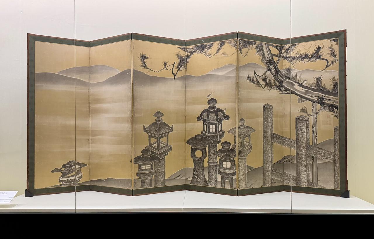 画像: 伊藤若冲 《石燈籠図屏風》（右隻）江戸時代・18世紀 京都国立博物館 ＊展示期間：10月10日 – 11月15日〔大阪展限定〕 大阪中之島美術館「ＮＨＫ日曜美術館５０年展」記者内覧会にて撮影photo by © cinefil