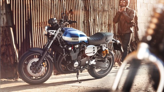画像2: ヤマハEUが発売したメーカー発のカフェスタイル「XJR1300C」が問うものとは