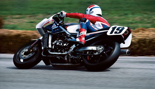 画像: スーパーバイク初年度のデイトナ200を制したフレディ・スペンサーとホンダVF750F www.vfr-japon.com.ar
