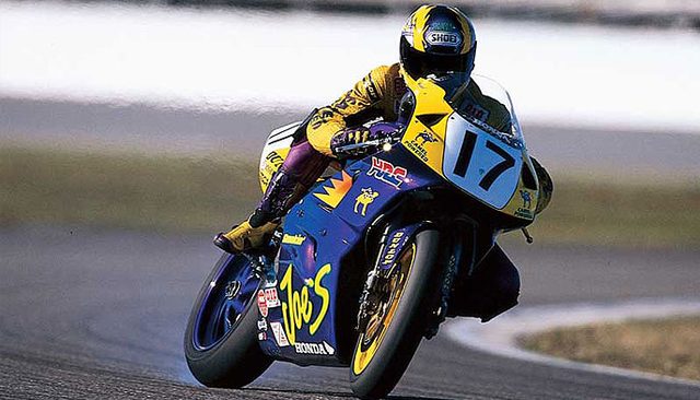 画像: 1996年勝者のミゲール・デュハメル(ホンダRC45)。通算5勝の"Mr.デイトナ"のひとり miguelduhamel.com